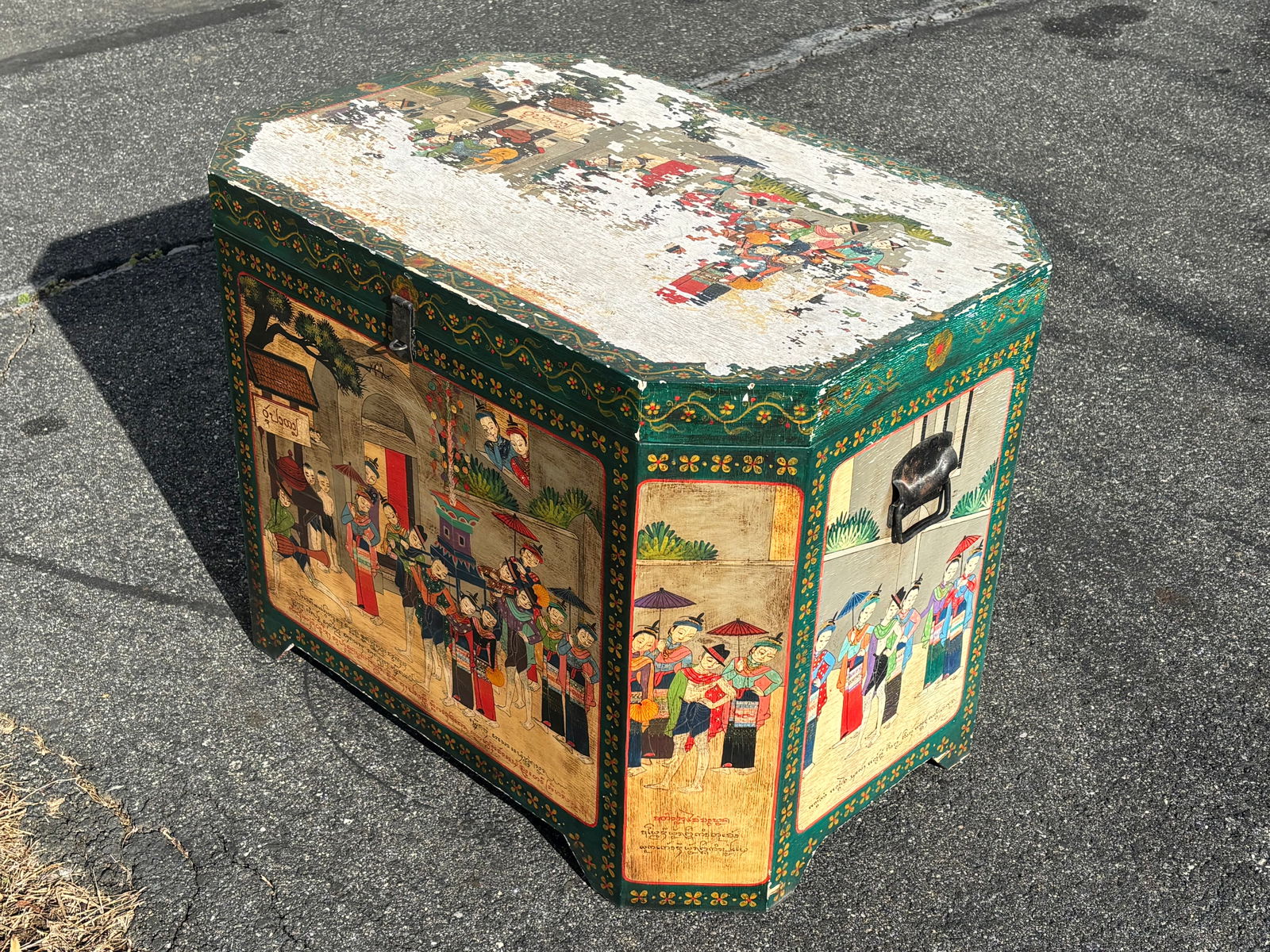 Late 19th / Early 20th Century Thai Travel Trunk - Octagonal, Original, Artisan Paint and Constructi - 5