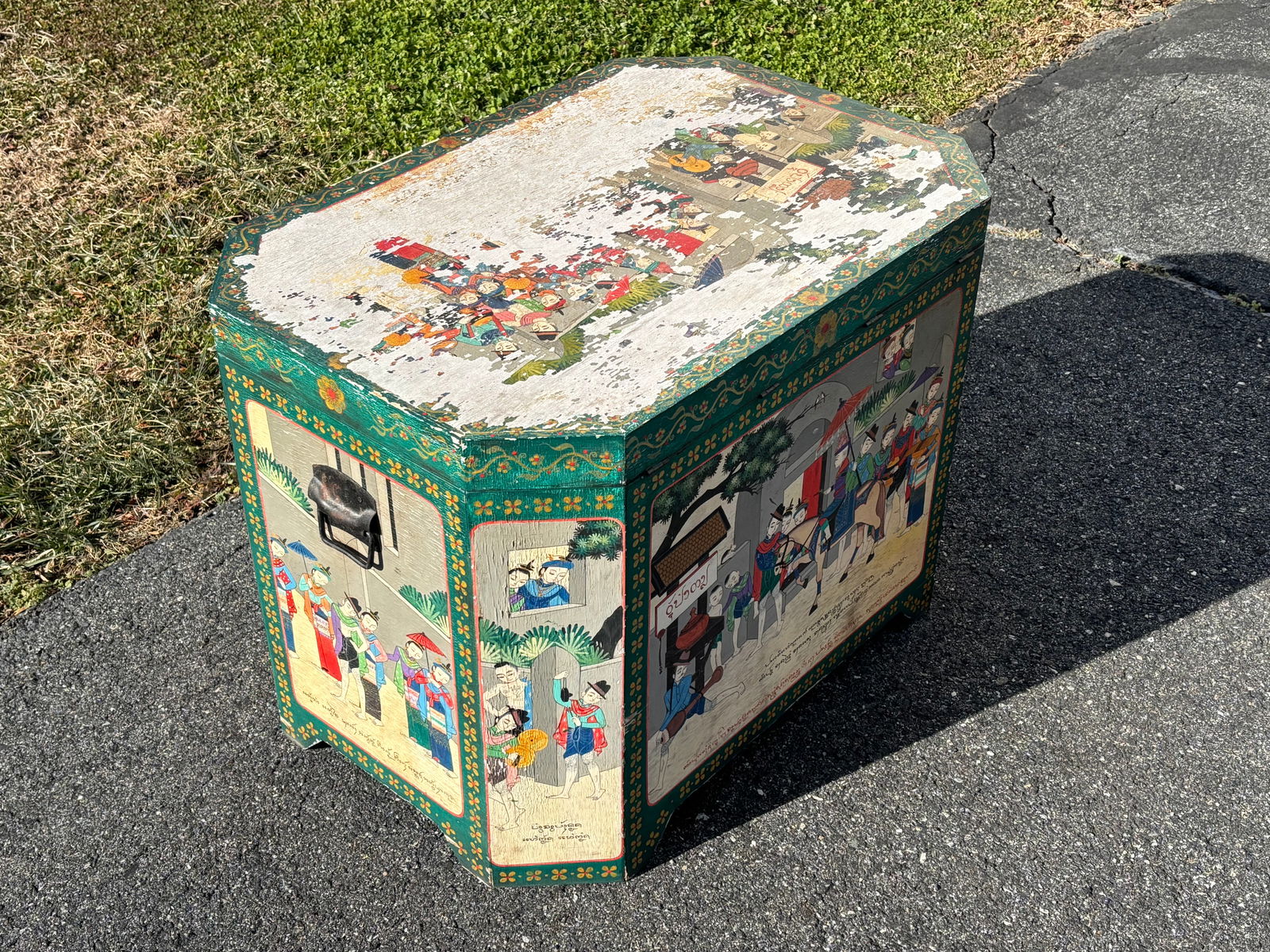 Late 19th / Early 20th Century Thai Travel Trunk - Octagonal, Original, Artisan Paint and Constructi - 6