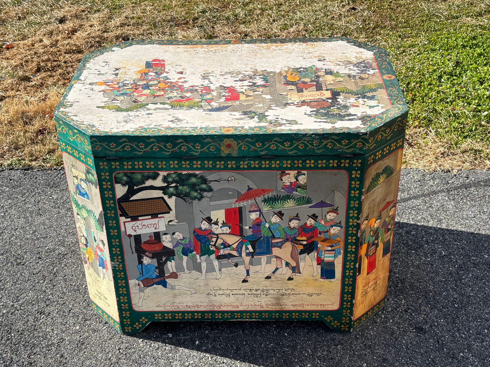 Late 19th / Early 20th Century Thai Travel Trunk - Octagonal, Original, Artisan Paint and Constructi - 7