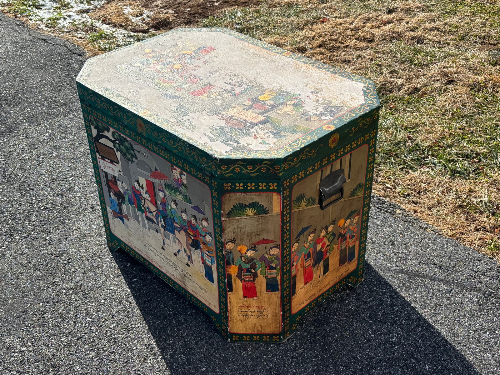 Late 19th / Early 20th Century Thai Travel Trunk - Octagonal, Original, Artisan Paint and Constructi - 8