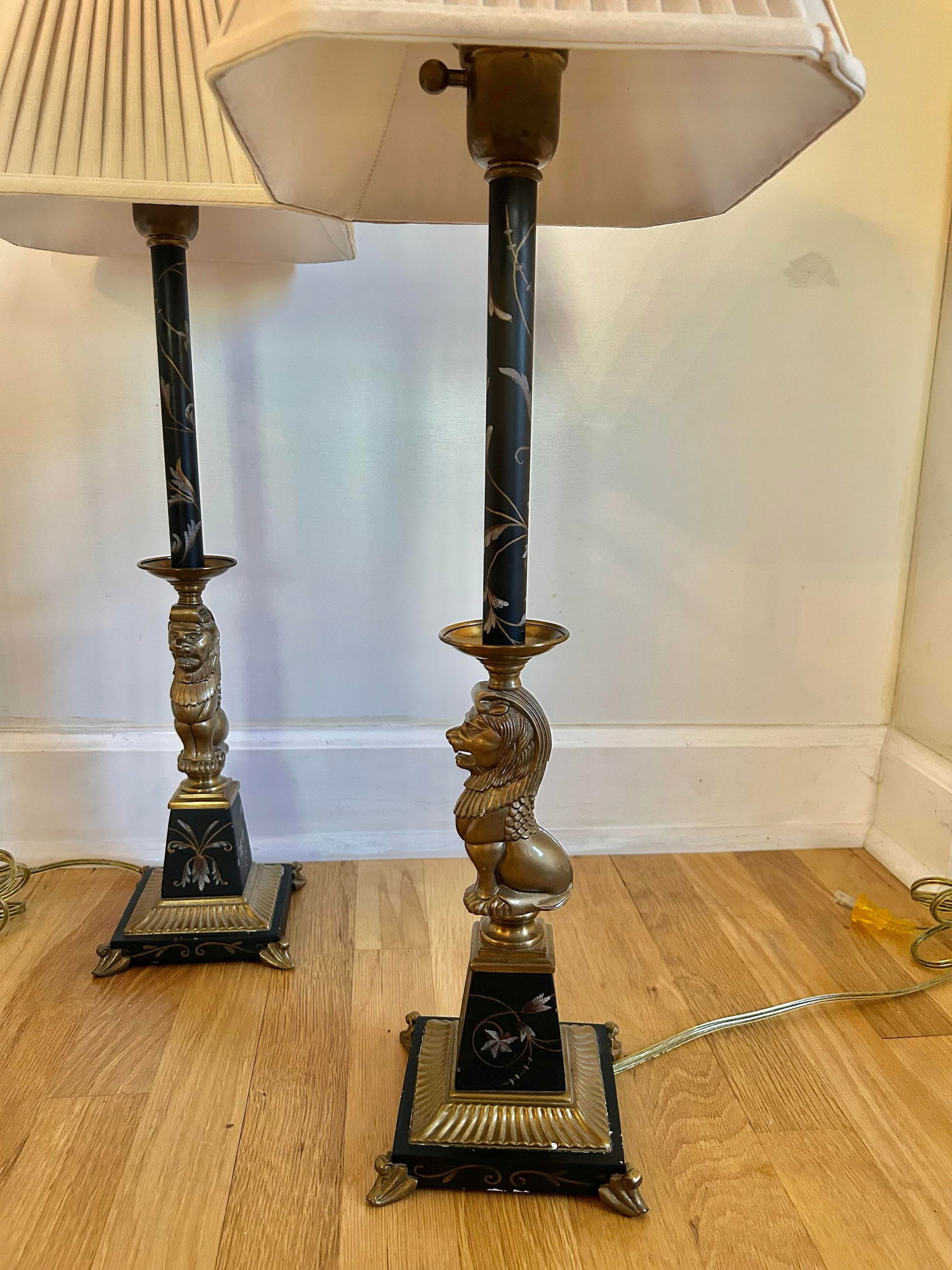 Late 20th Century Neoclassical Regency-Style Lion Table Lamp Black & Gilt Metal in the Style of Fred - 3