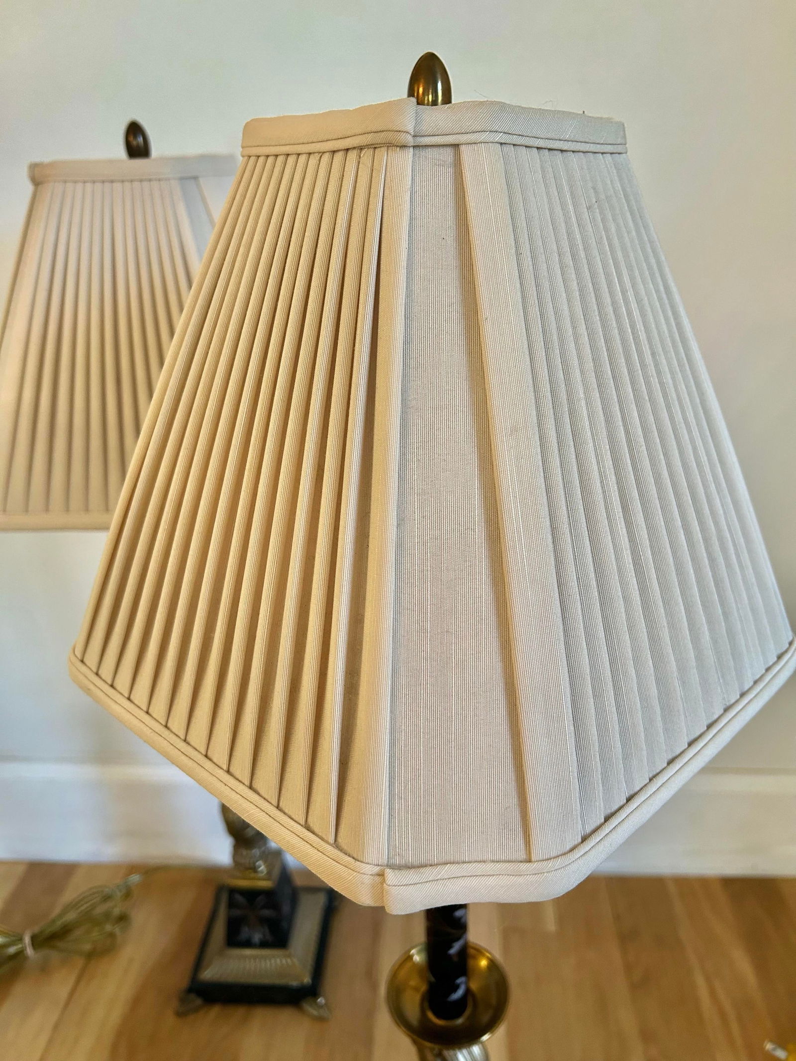 Late 20th Century Neoclassical Regency-Style Lion Table Lamp Black & Gilt Metal in the Style of Fred - 8