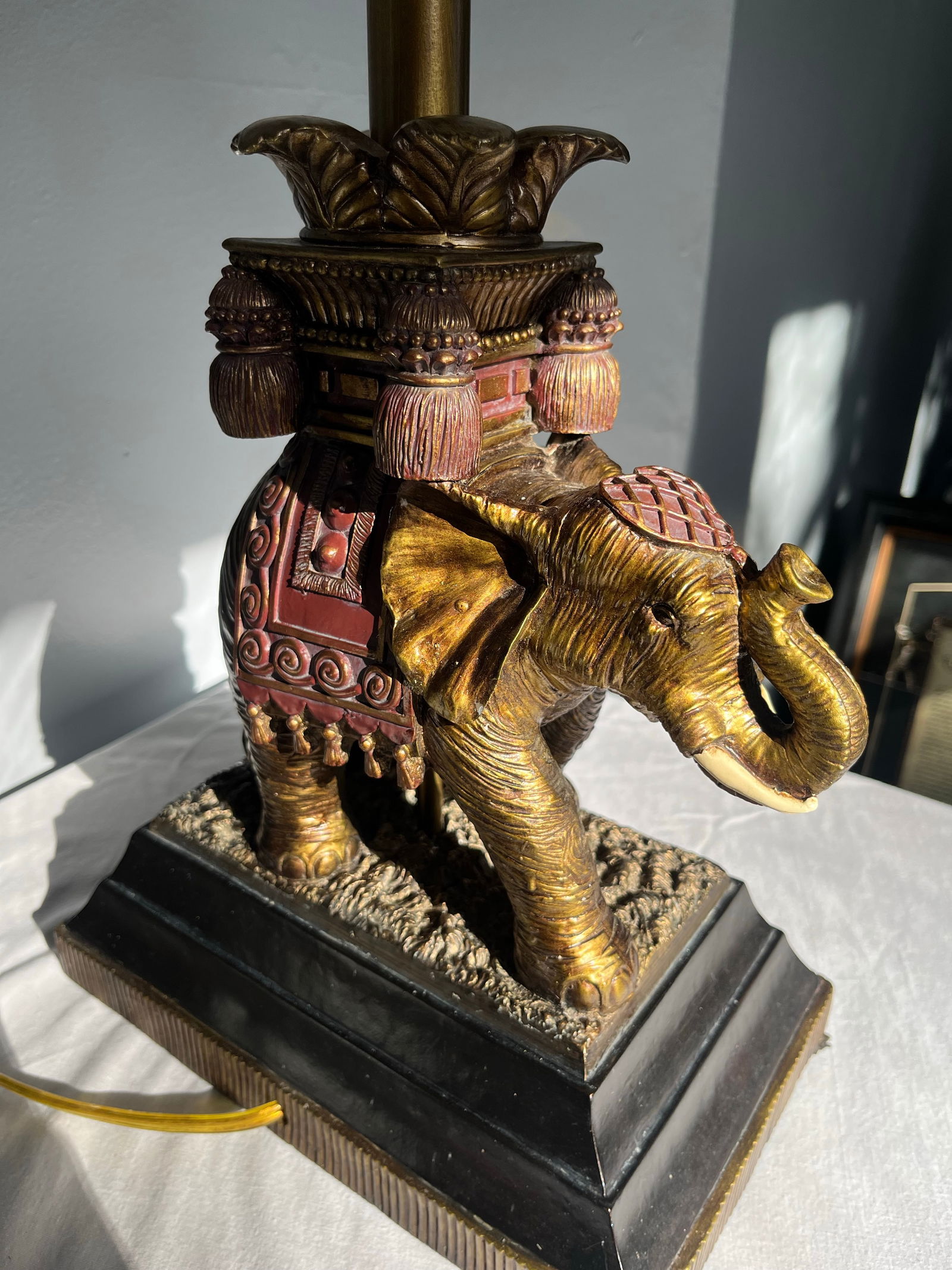 1970s East Asian Elephant Table Lamp With Silk Shade - Attributed to Robert Abbey - 10