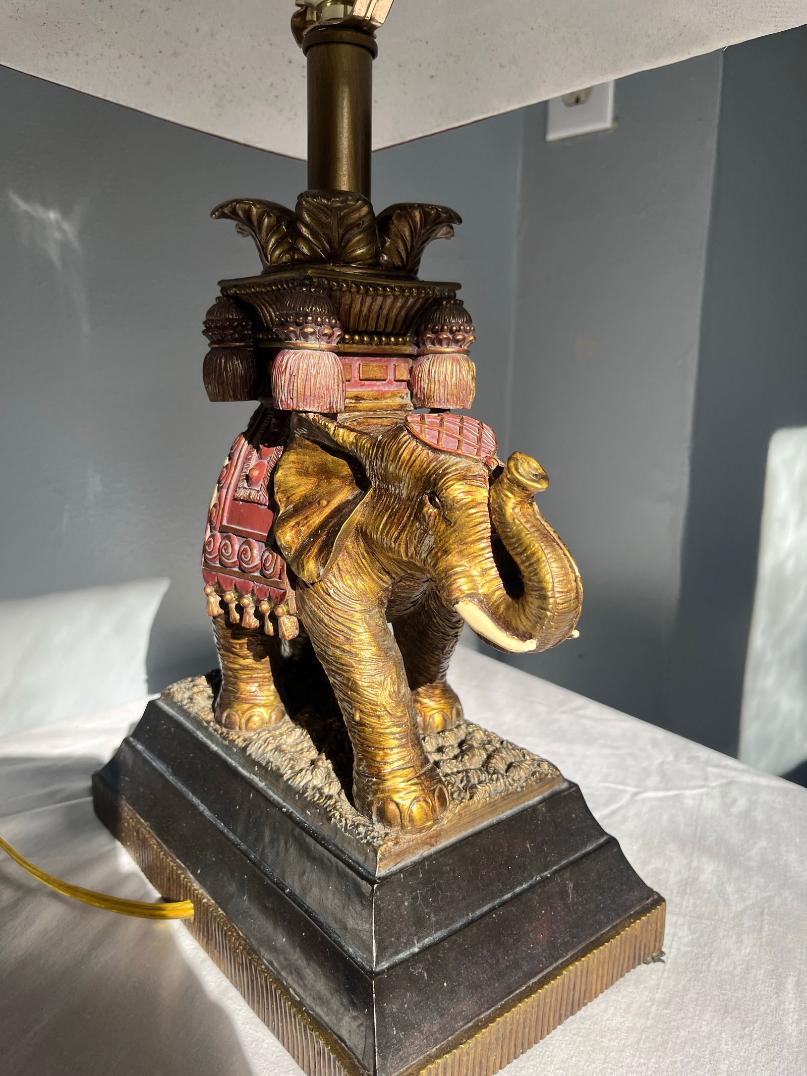 1970s East Asian Elephant Table Lamp With Silk Shade - Attributed to Robert Abbey - 11