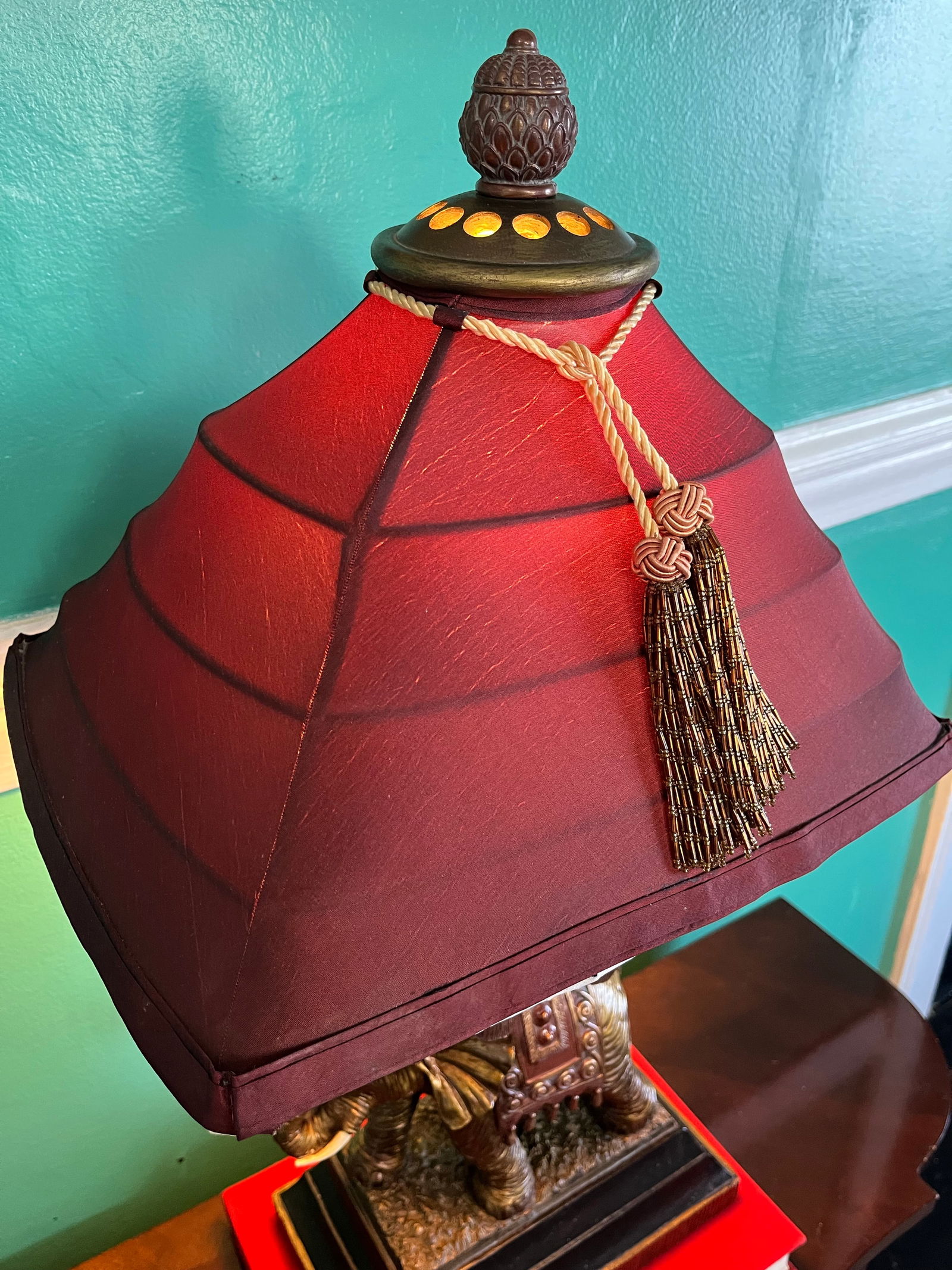 1970s East Asian Elephant Table Lamp With Silk Shade - Attributed to Robert Abbey - 6