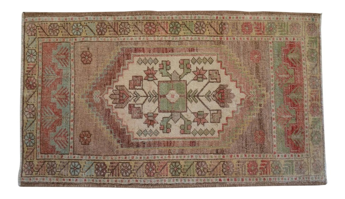 1970s Vintage Hand Knotted Small Rug: a Vintage Turkish Small yastik rug, perfect for entryway, bath or in front of the kitchen sink. Dimension: 22" x 37" or 1 ft 10 in x 3 ft 1 in Material: wool on cotton. Condition: Used - in very