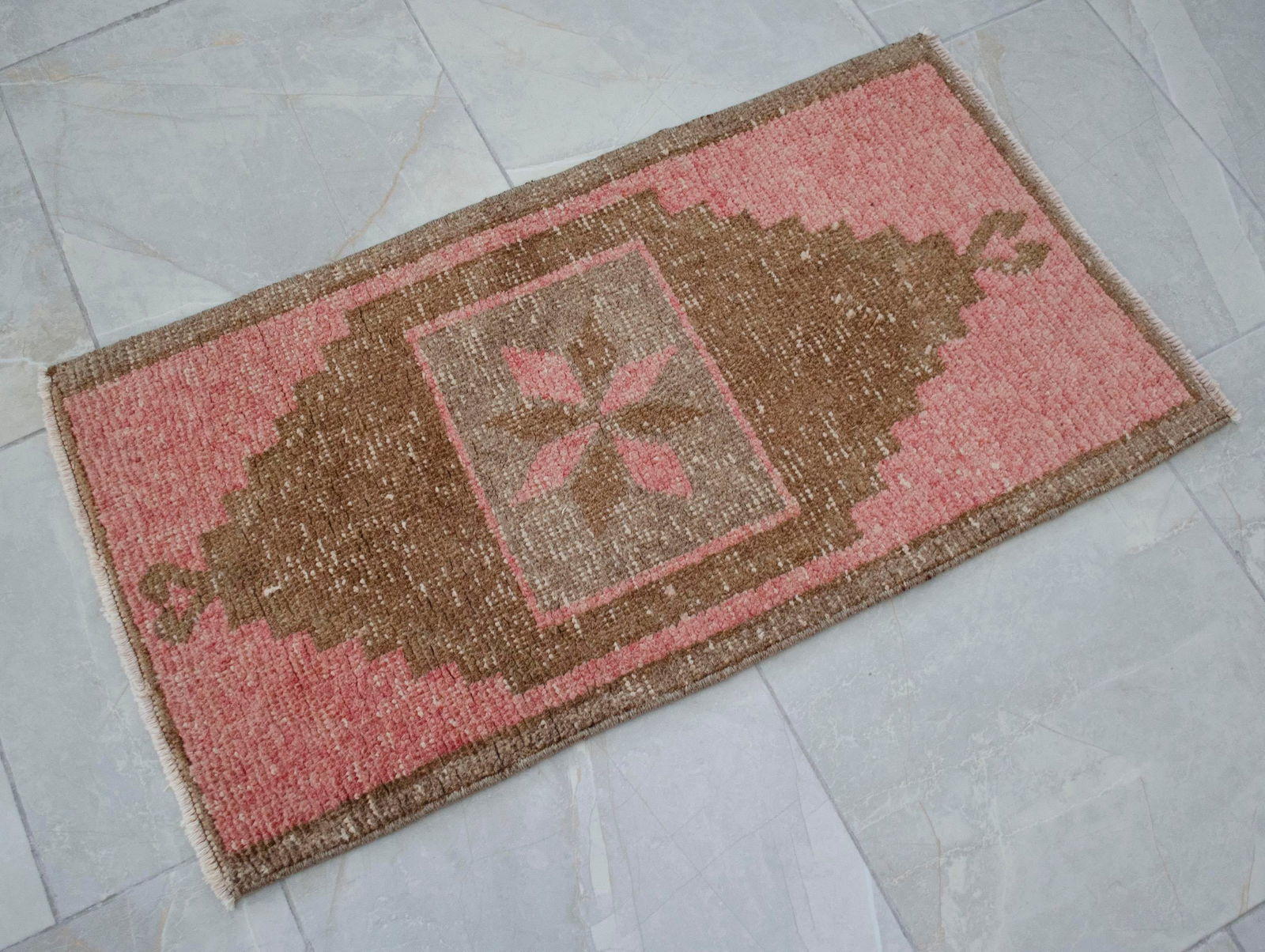 1970s Vintage Hand Knotted Small Rug - 2