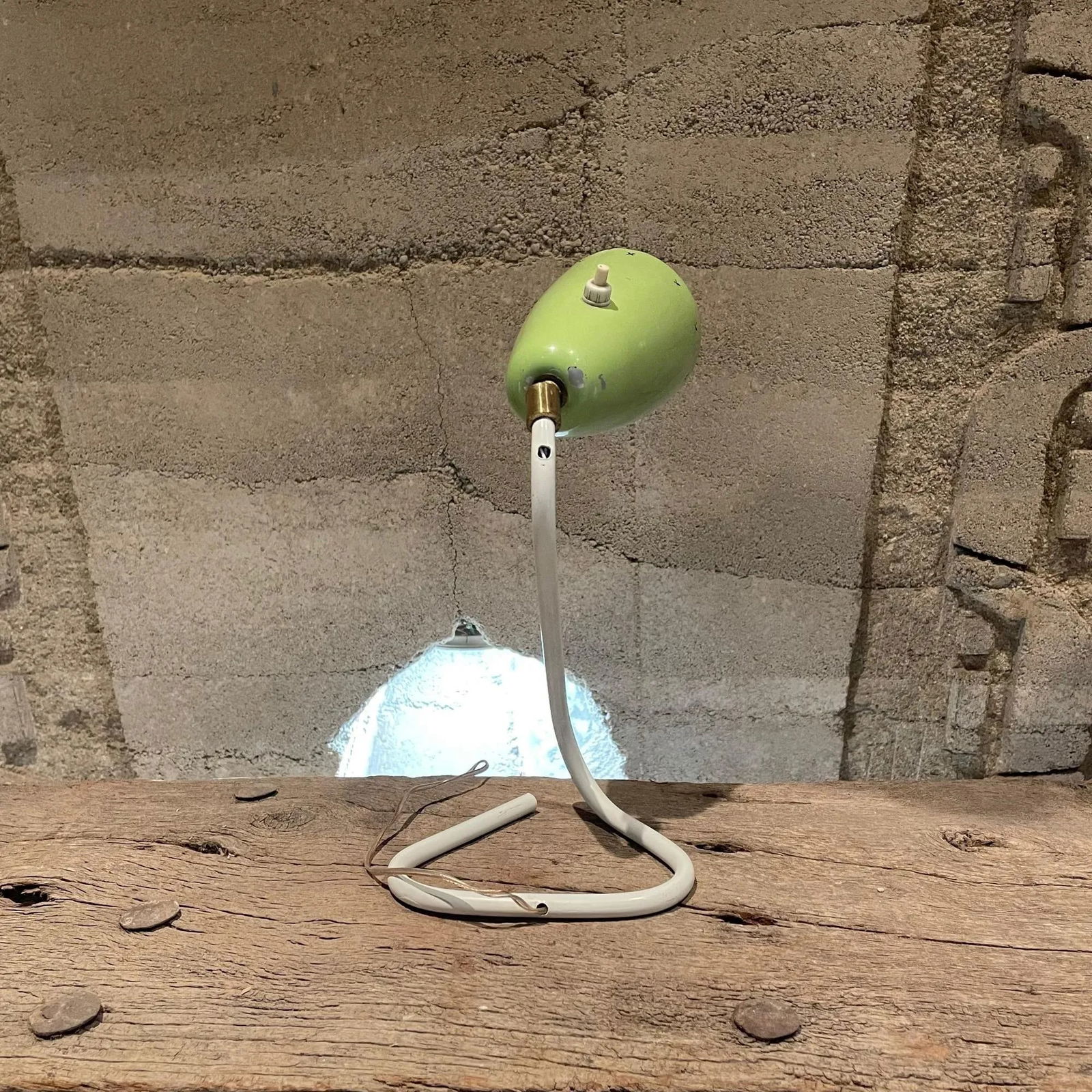 1950s Italian Sculptural Chartreuse Desk Lamp - 5