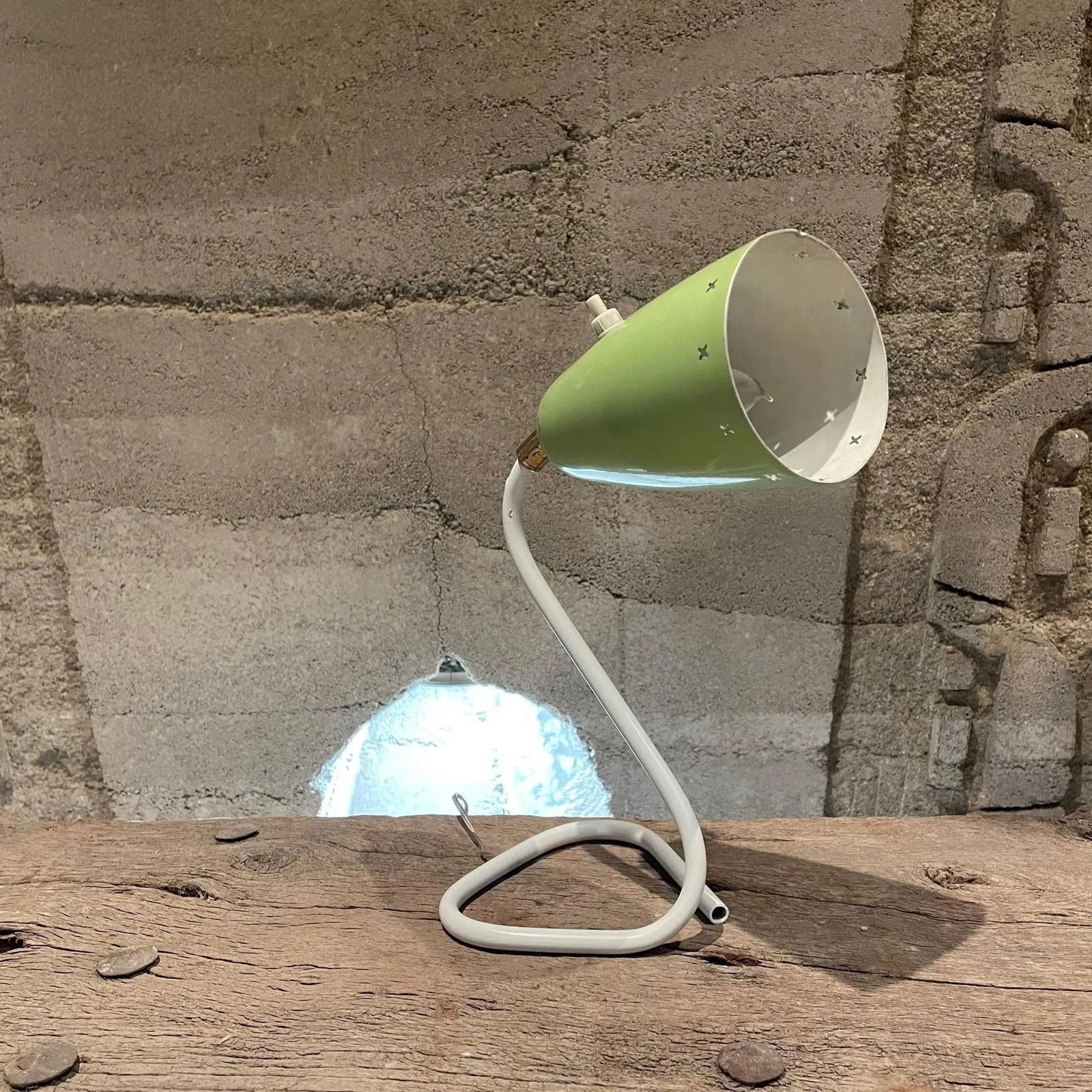 1950s Italian Sculptural Chartreuse Desk Lamp - 7