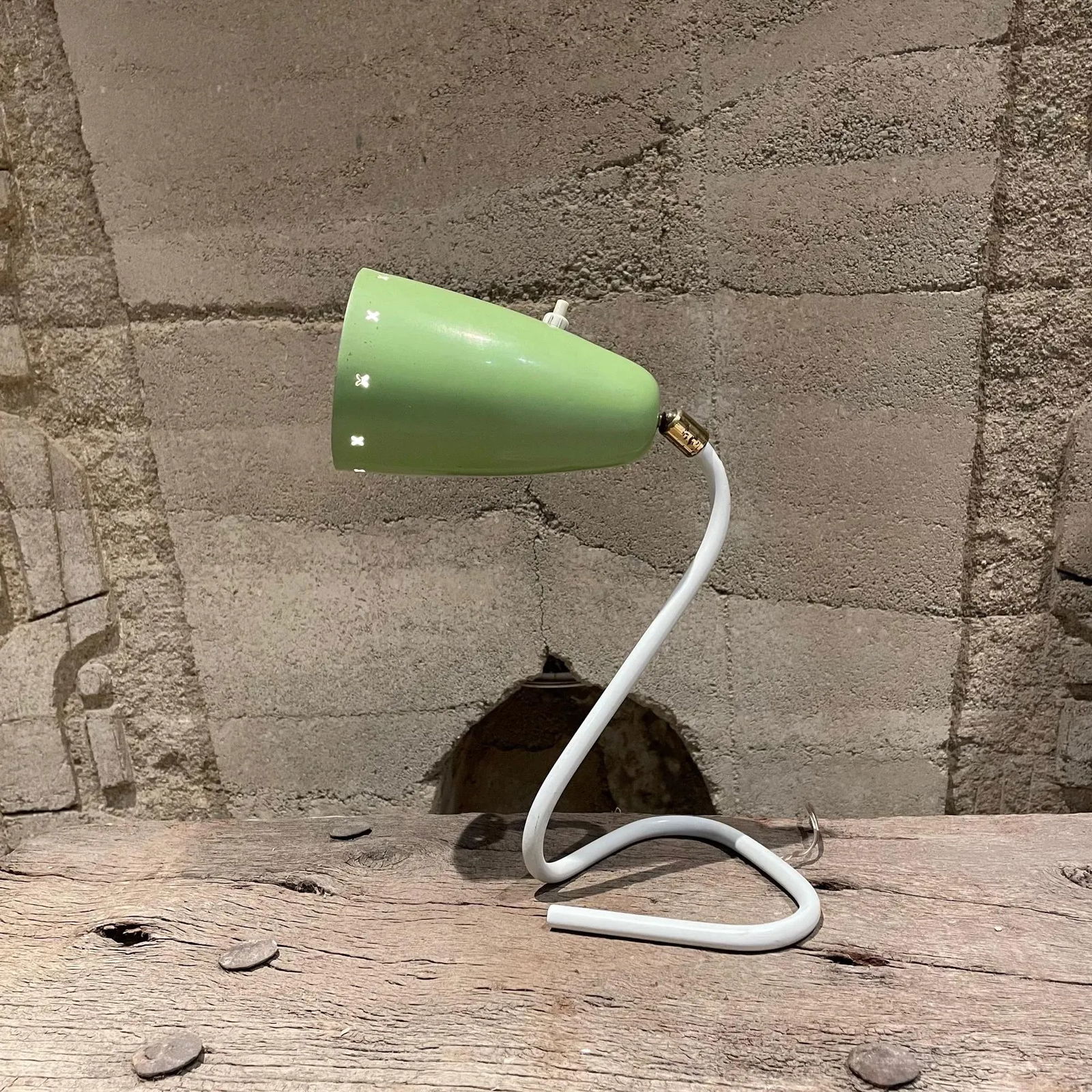 1950s Italian Sculptural Chartreuse Desk Lamp - 8