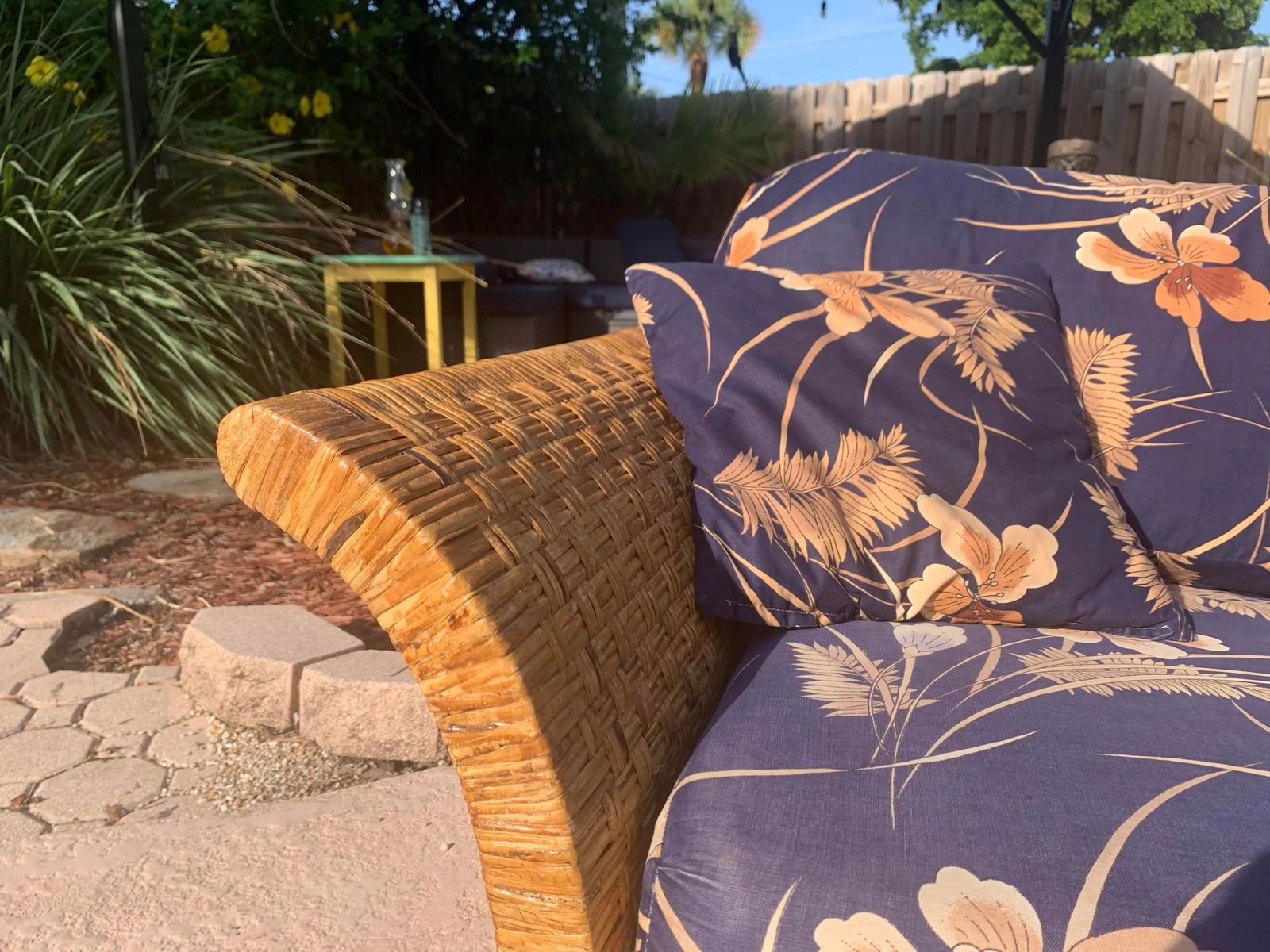 1980s Vintage Coastal Wicker Rattan Sofa - 7