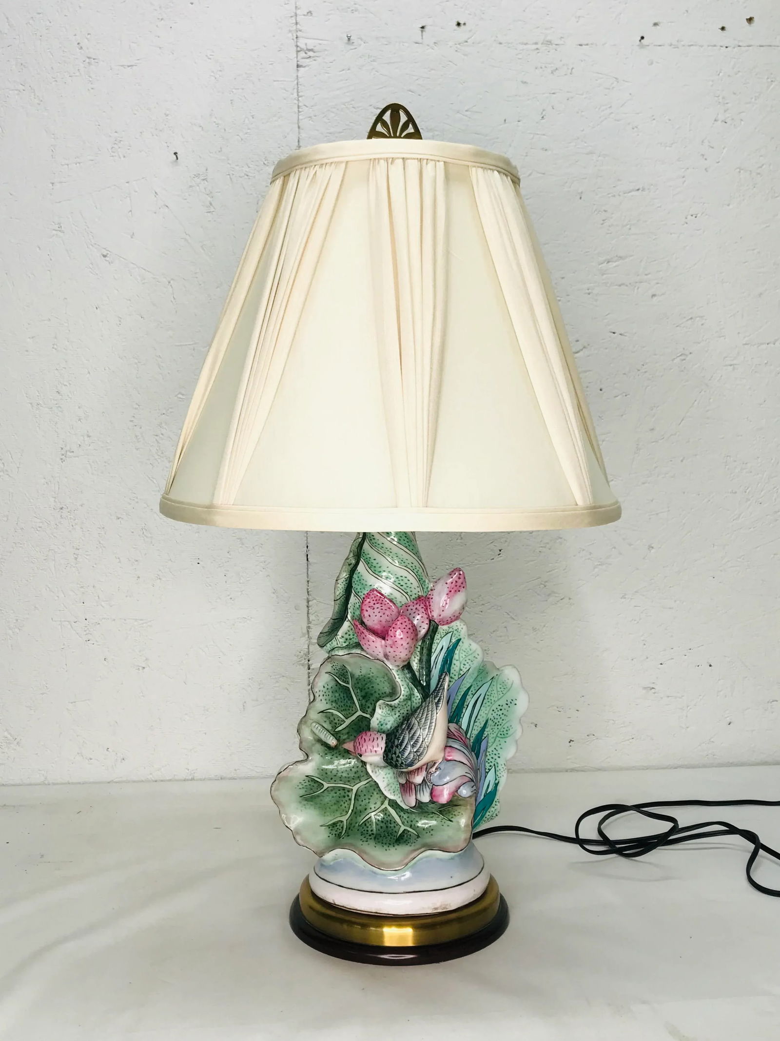 Late 20th Century Pink & Turquoise Hand Painted Wildwood Lamp With Hummingbird and Flora Figural Bas - 11