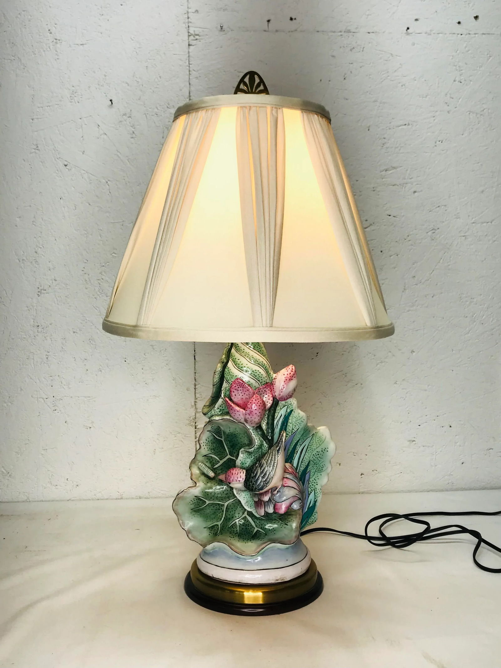 Late 20th Century Pink & Turquoise Hand Painted Wildwood Lamp With Hummingbird and Flora Figural Bas - 9