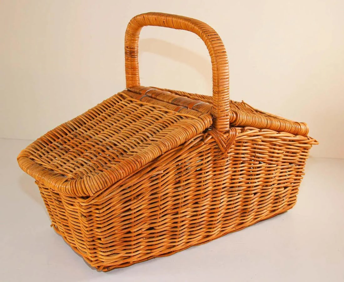 1980s French Provincial Rattan Lidded Handled Basket - 10