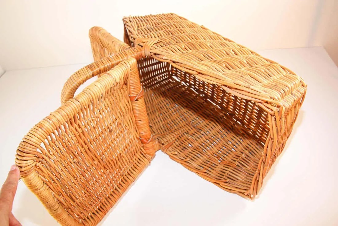 1980s French Provincial Rattan Lidded Handled Basket - 12