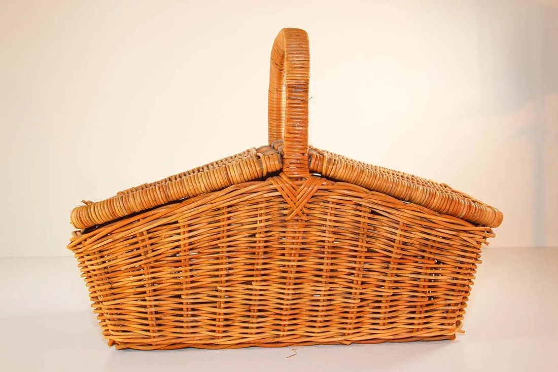 1980s French Provincial Rattan Lidded Handled Basket - 5