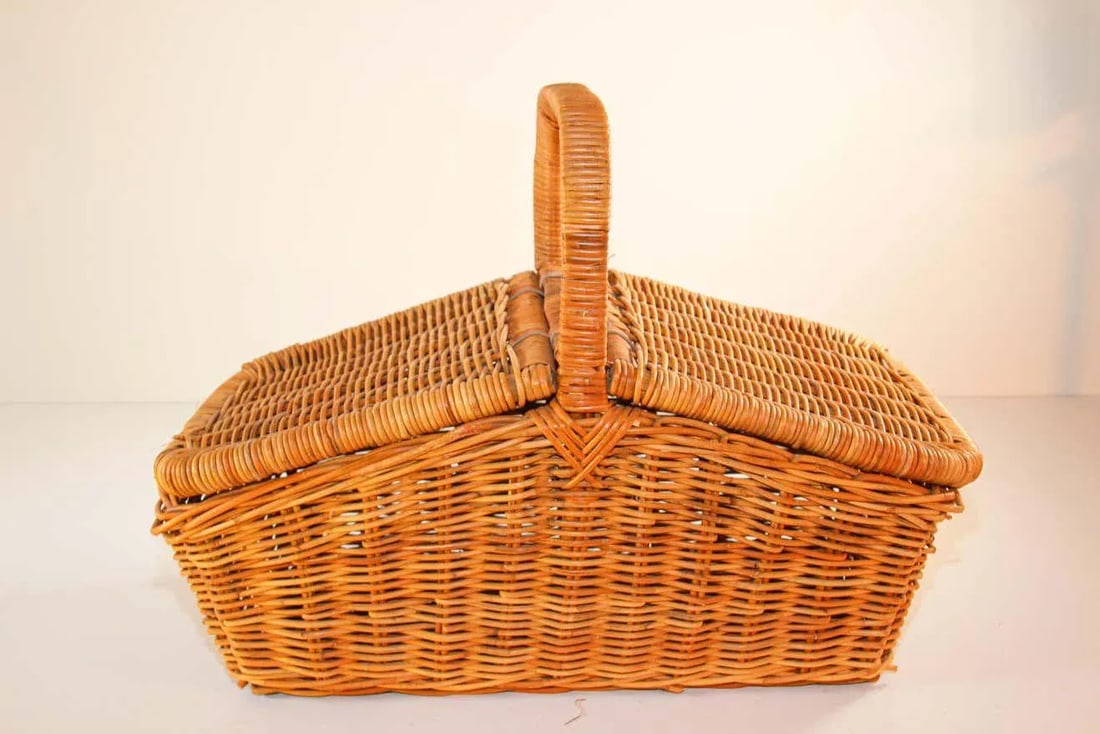 1980s French Provincial Rattan Lidded Handled Basket - 6