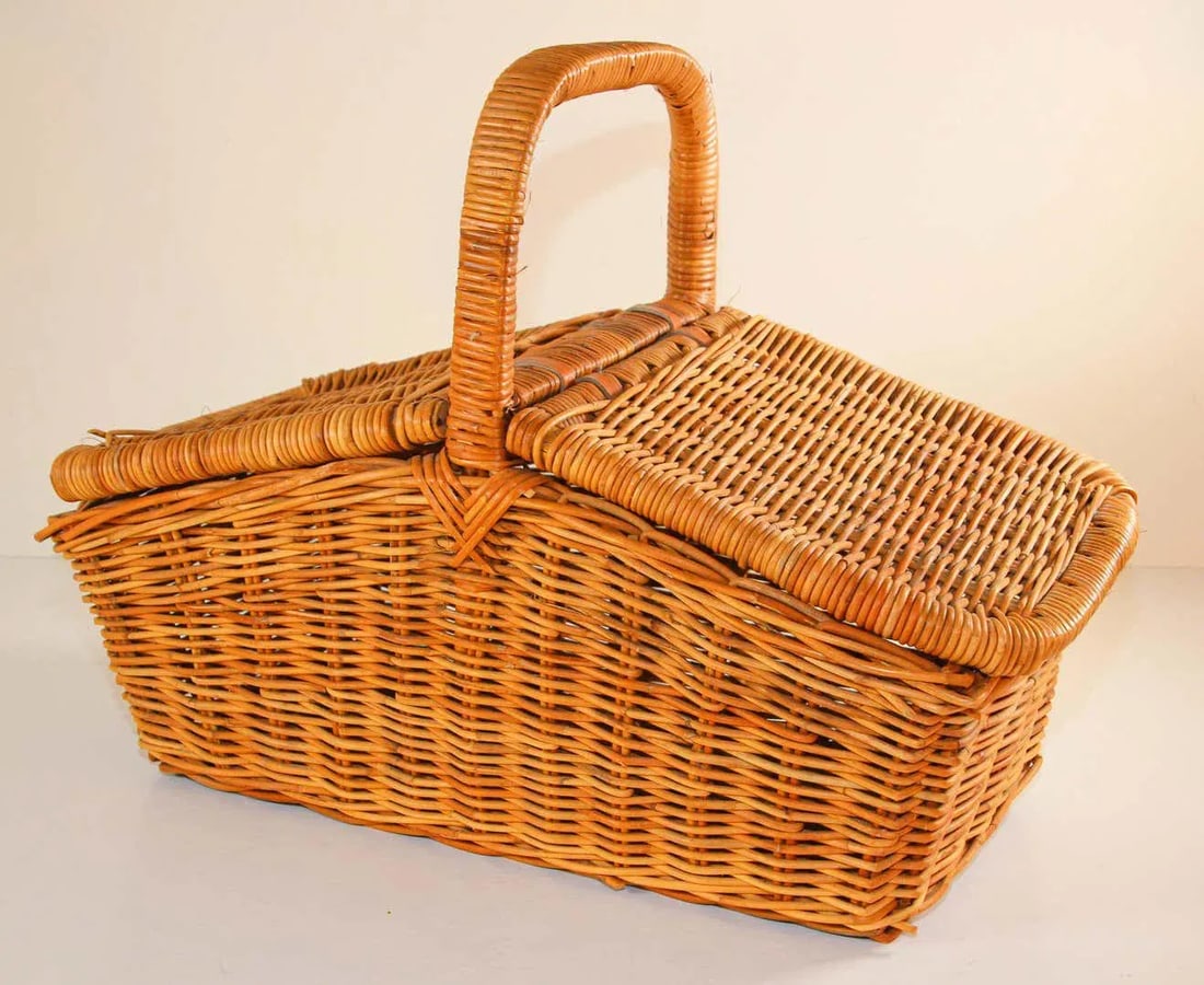 1980s French Provincial Rattan Lidded Handled Basket - 9