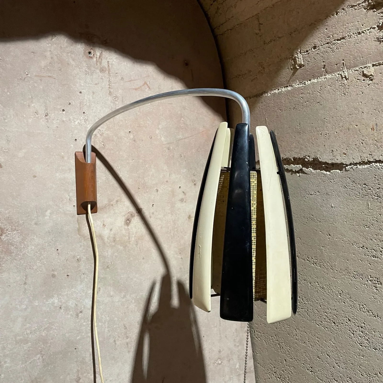 Mid-Century Modern Ebony & Ivory Mahogany Wall Sconce Eugenio Escudero Mexico - 11