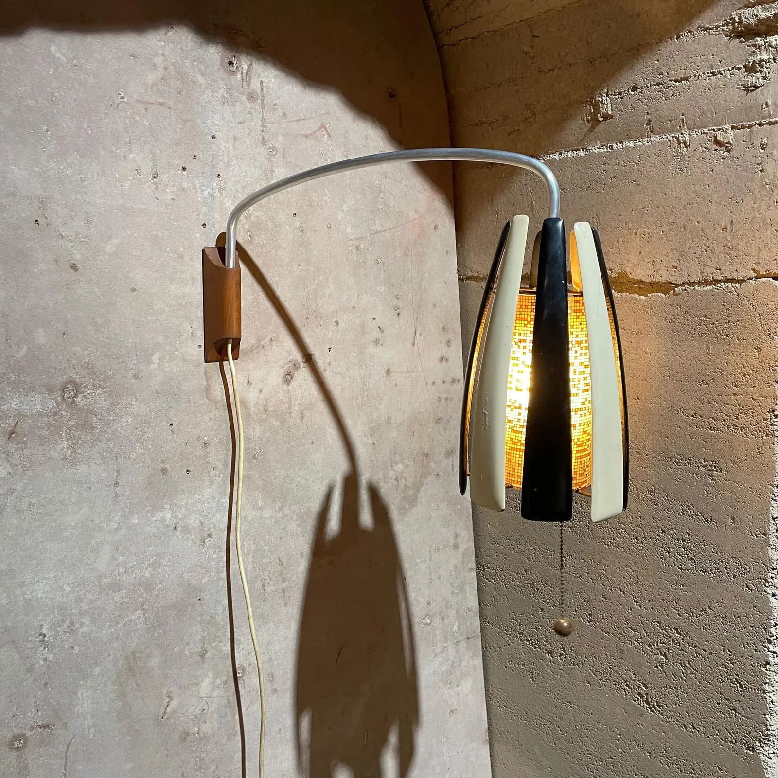 Mid-Century Modern Ebony & Ivory Mahogany Wall Sconce Eugenio Escudero Mexico - 4