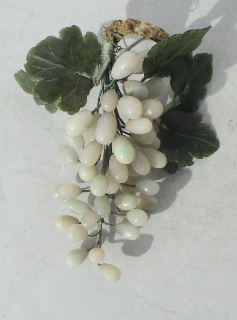 Vintage Chinese Hard-Stone Grape Cluster - 4