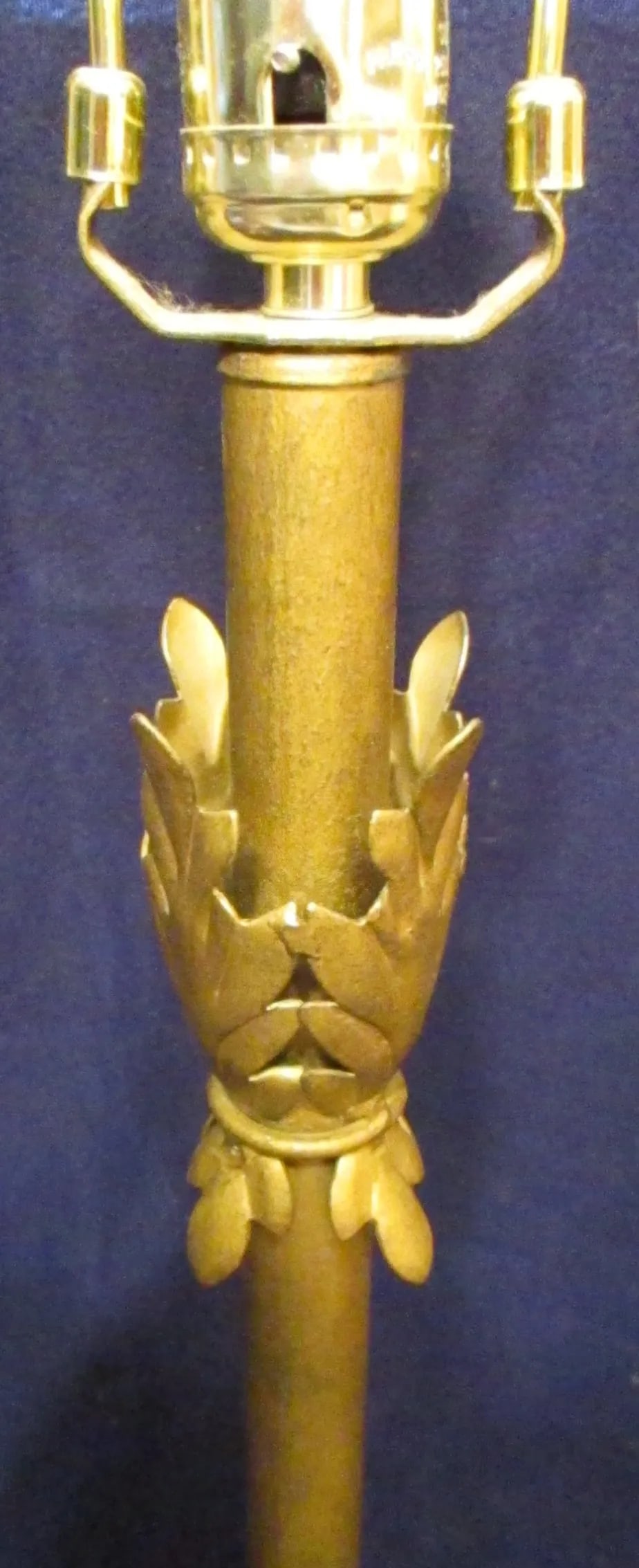 Vintage Modern Gold Filigree Scrollwork Leaf Pattern Table Lamp - 3