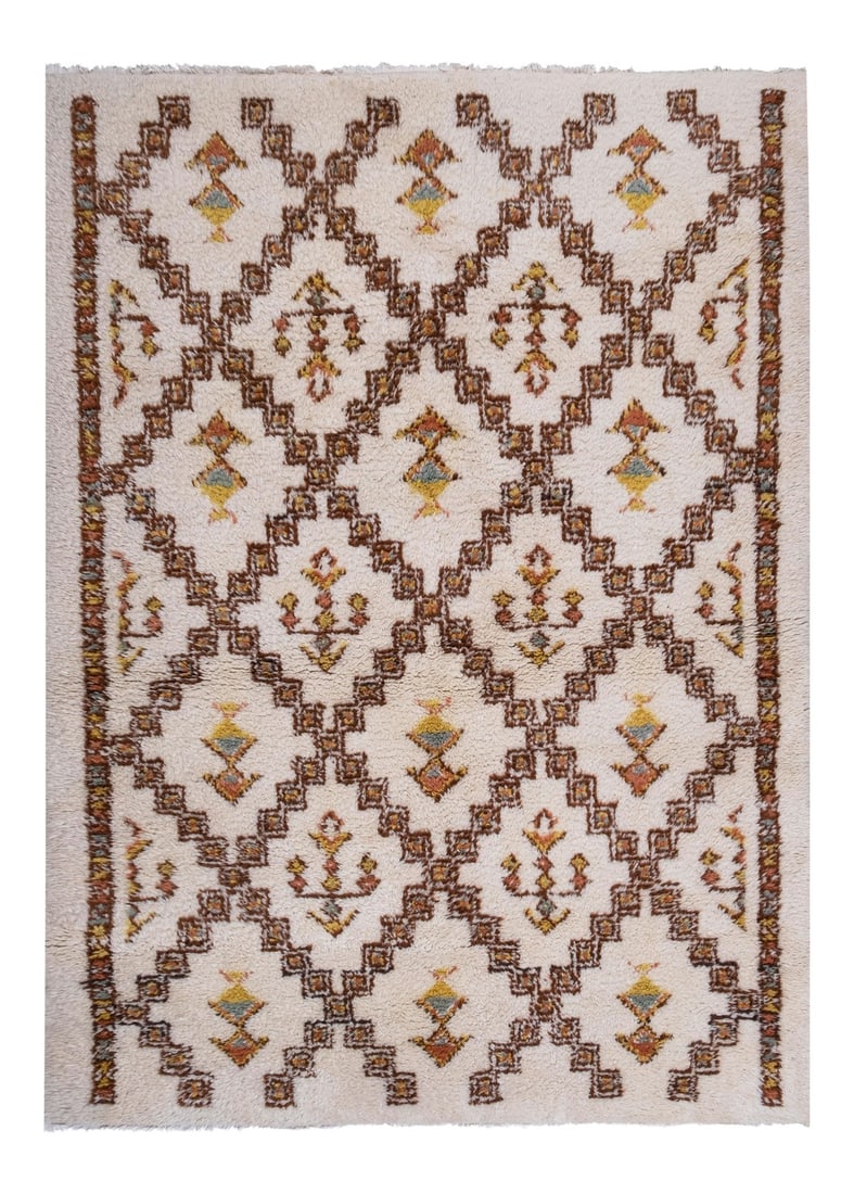 Mid 20th Century Moroccan Rug 5'6" X 7'9": Mid 20th Century Moroccan Rug 5'6" X 7'9" 66.1" x 93.3" inches / 168 x 237 Cm Hand weaved with high-quality pure wool Excellent condition From TURKEY Works well with all styles of home decor-adds