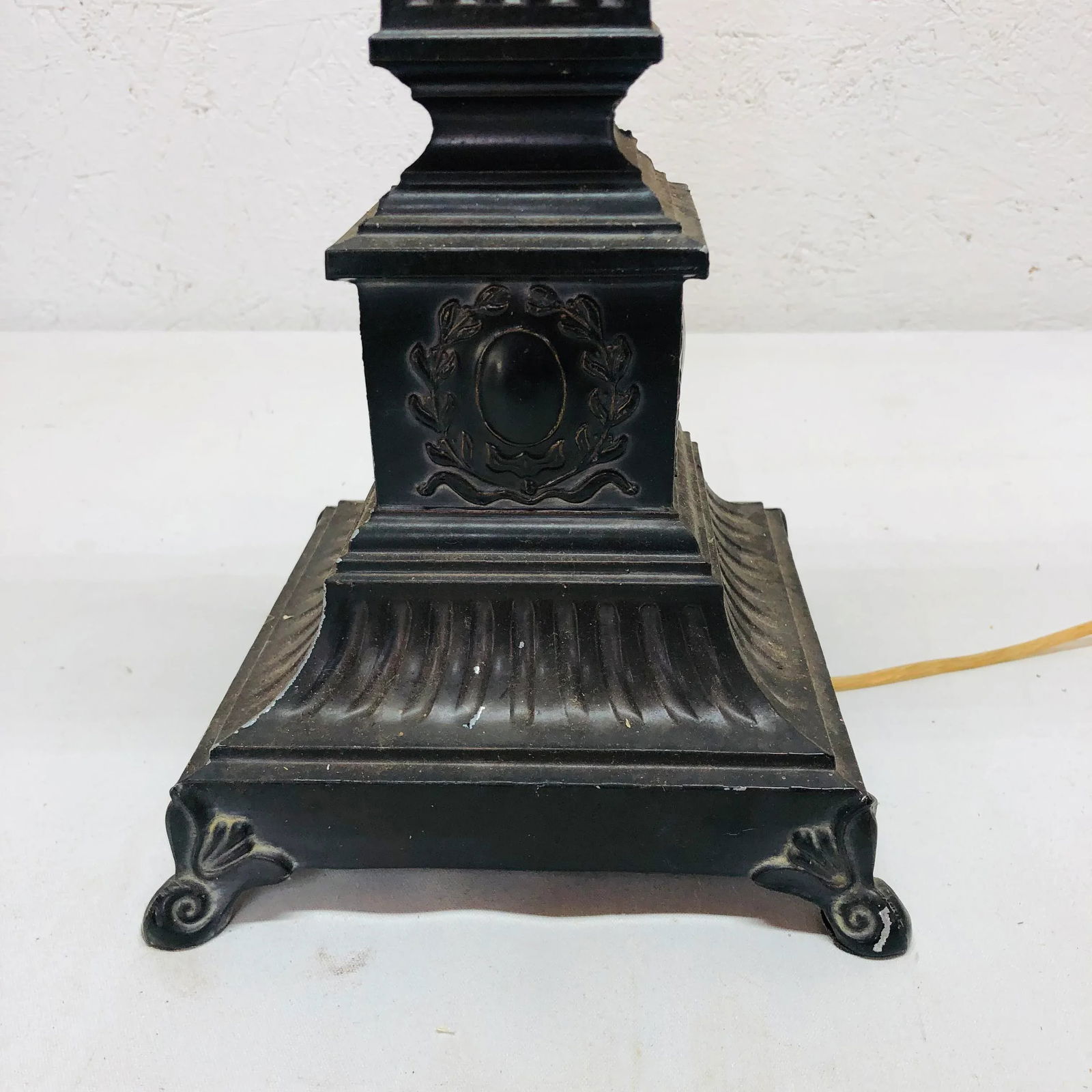 Vintage Robert Abbey Neoclassical Style Lamp - 3