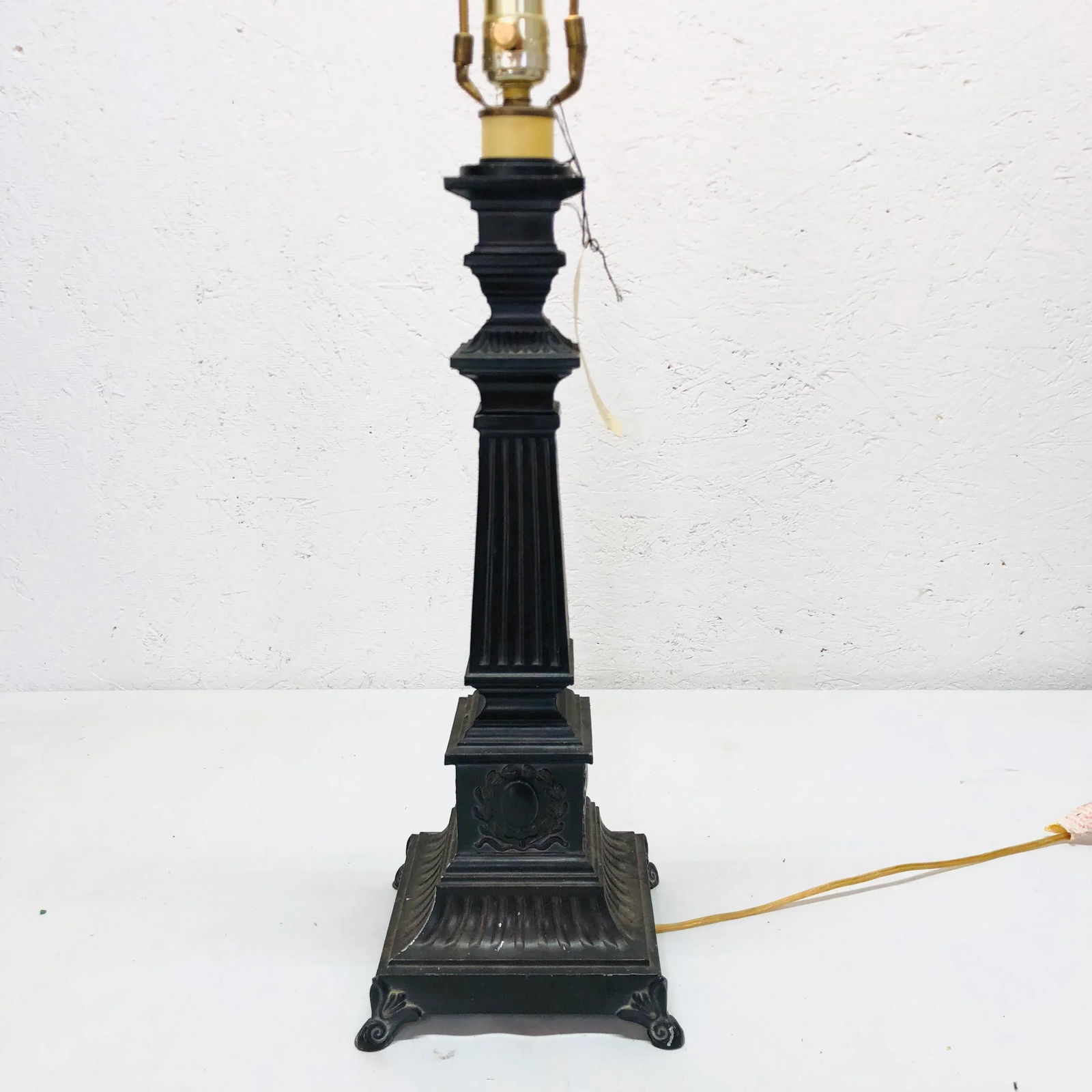 Vintage Robert Abbey Neoclassical Style Lamp - 5
