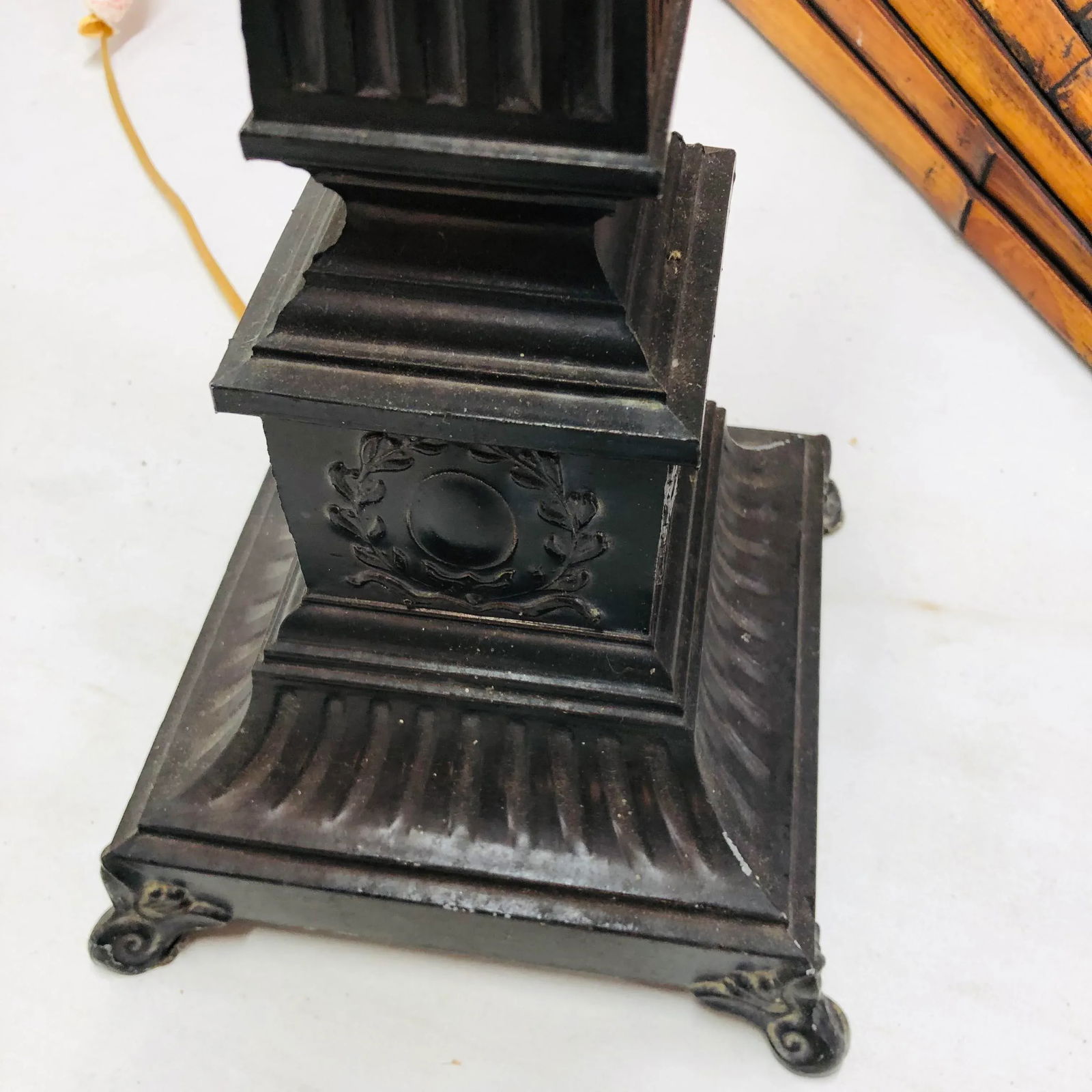 Vintage Robert Abbey Neoclassical Style Lamp - 8