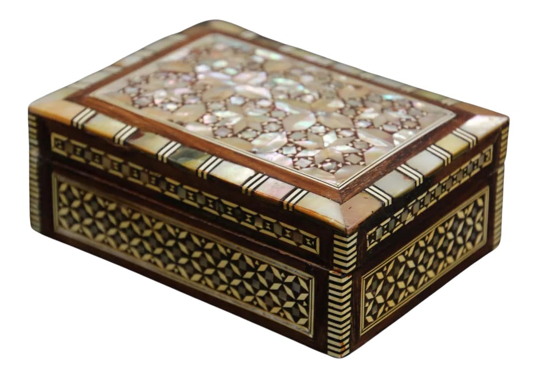 Moorish Handcrafted White Mosaic Marquetry Box: Exquisite handcrafted Middle Eastern Lebanese mosaic marquetry wood box. Small octagonal walnut Syrian style box intricately decorated with Moorish motif designs which have been painstakingly inlaid w
