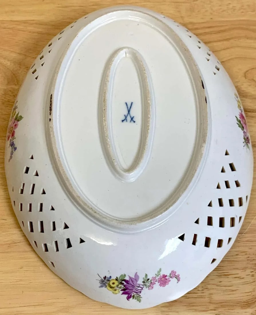 19th Century Meissen Floral Painted Reticulated Oval Basket - 3