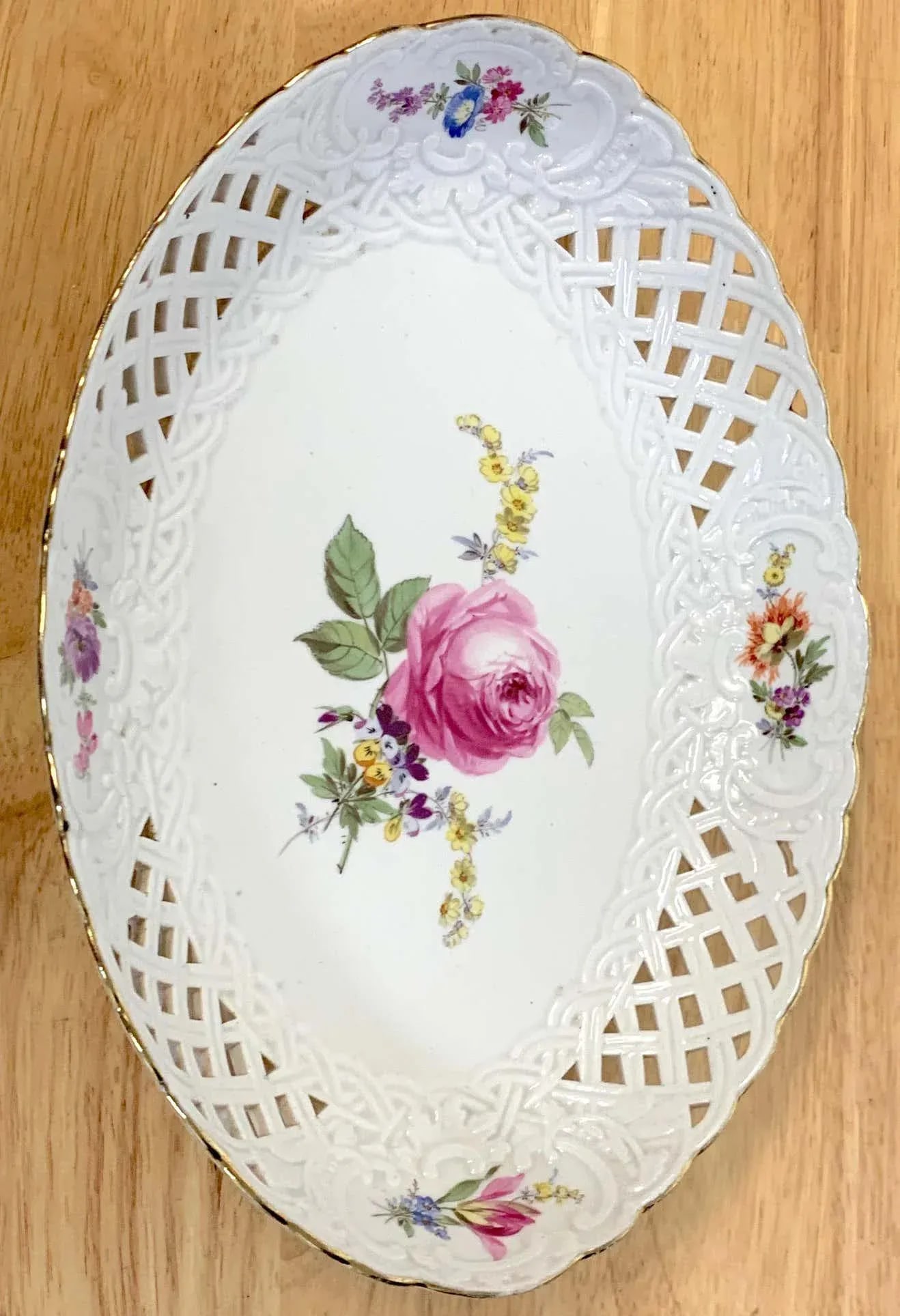 19th Century Meissen Floral Painted Reticulated Oval Basket - 6