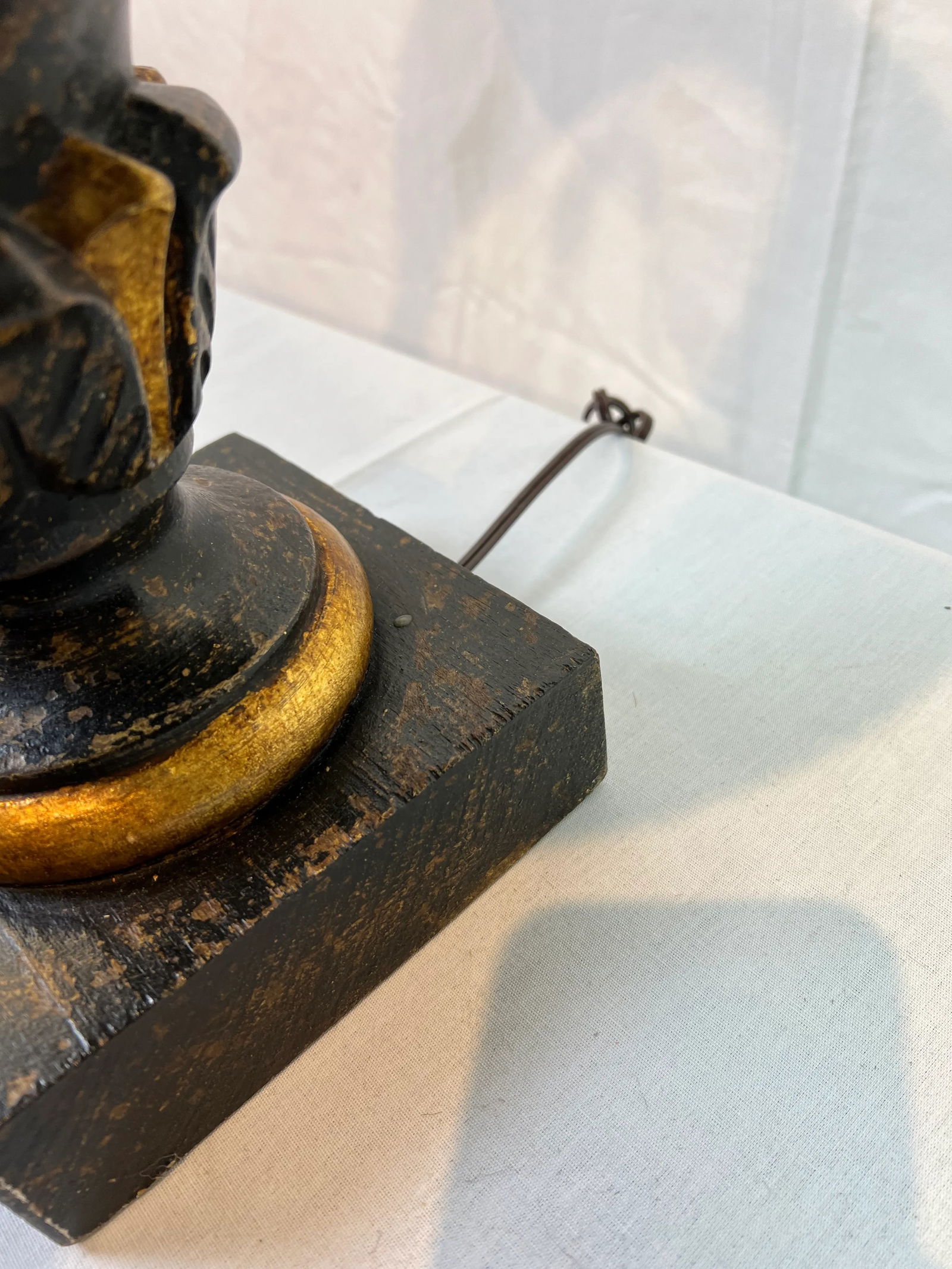 1990s Italian Wood Carved Lamp in Distressed Black Color - 11