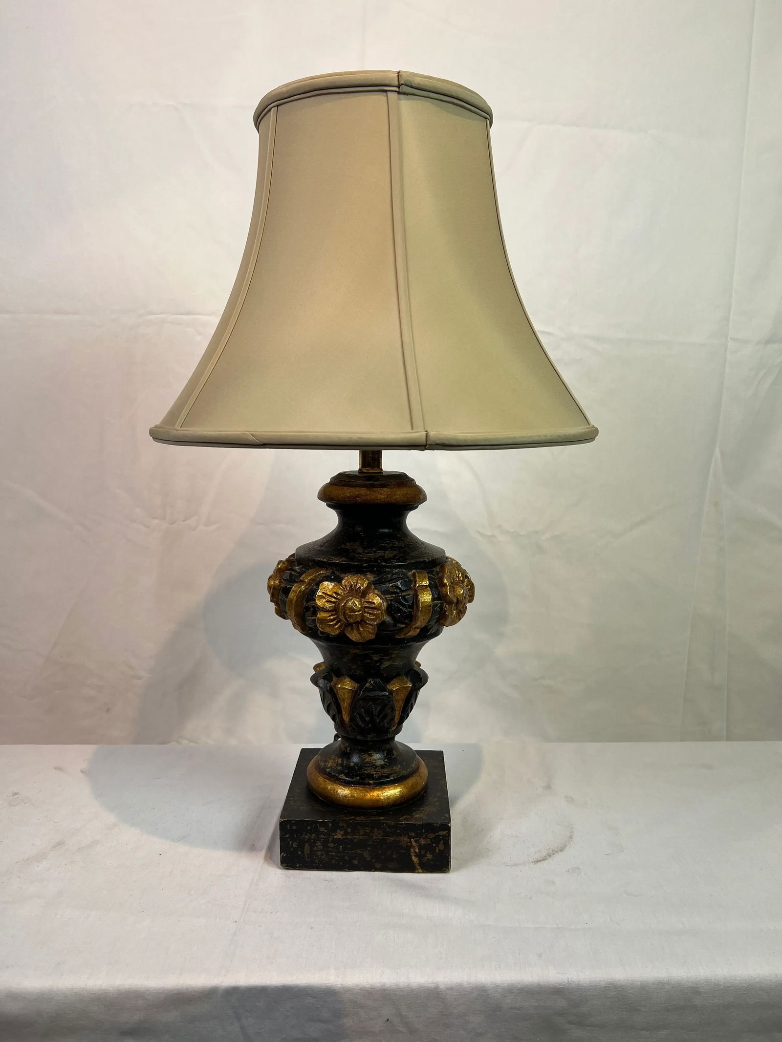 1990s Italian Wood Carved Lamp in Distressed Black Color - 12