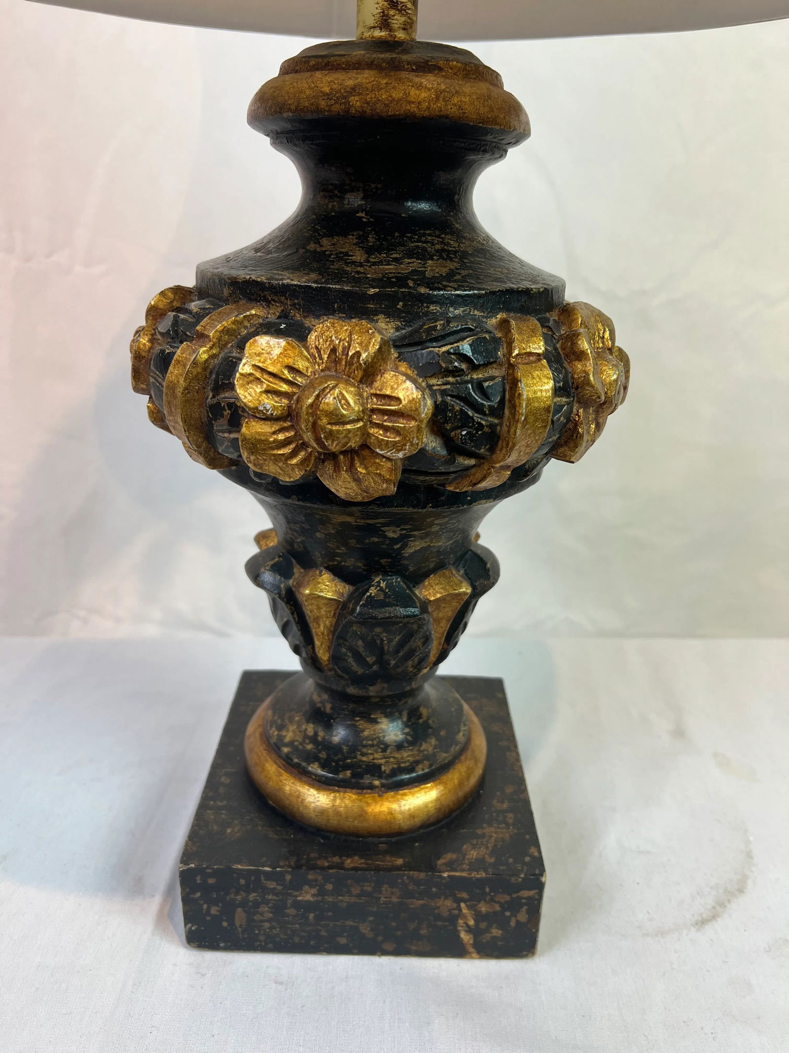 1990s Italian Wood Carved Lamp in Distressed Black Color - 2
