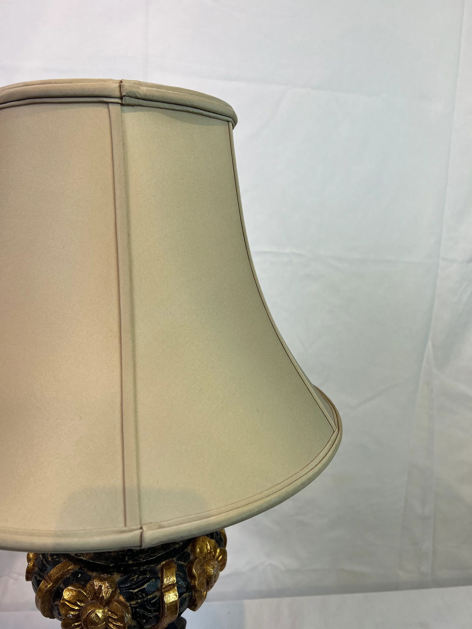 1990s Italian Wood Carved Lamp in Distressed Black Color - 3