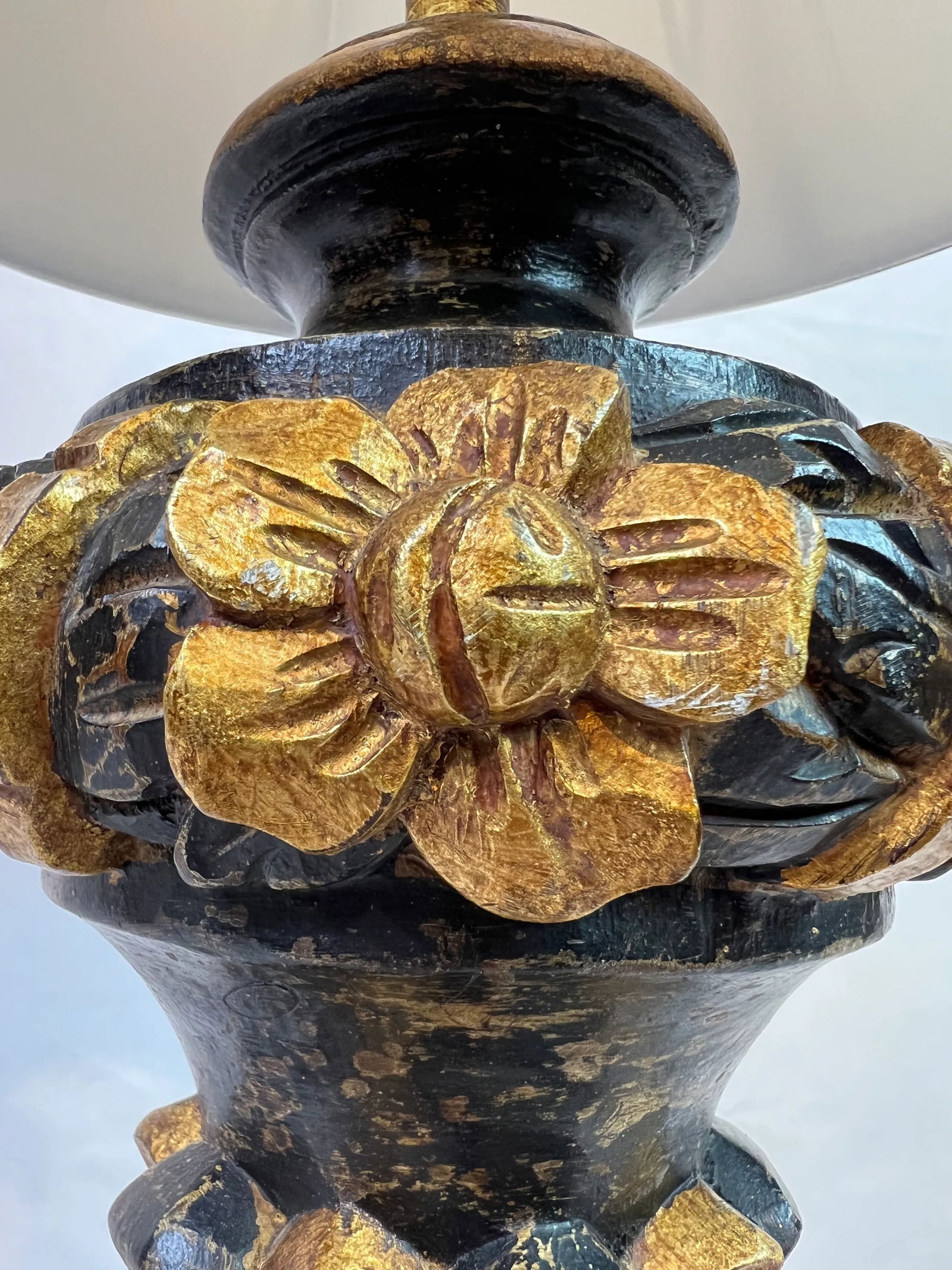 1990s Italian Wood Carved Lamp in Distressed Black Color - 9