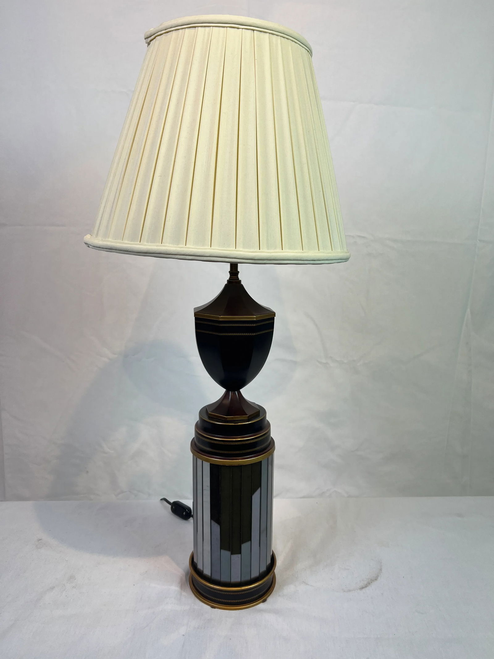 Italian Hand-Painted Tole Lamp Featuring Ebony Finish With Gold Accents and Mirrored Panels - 12