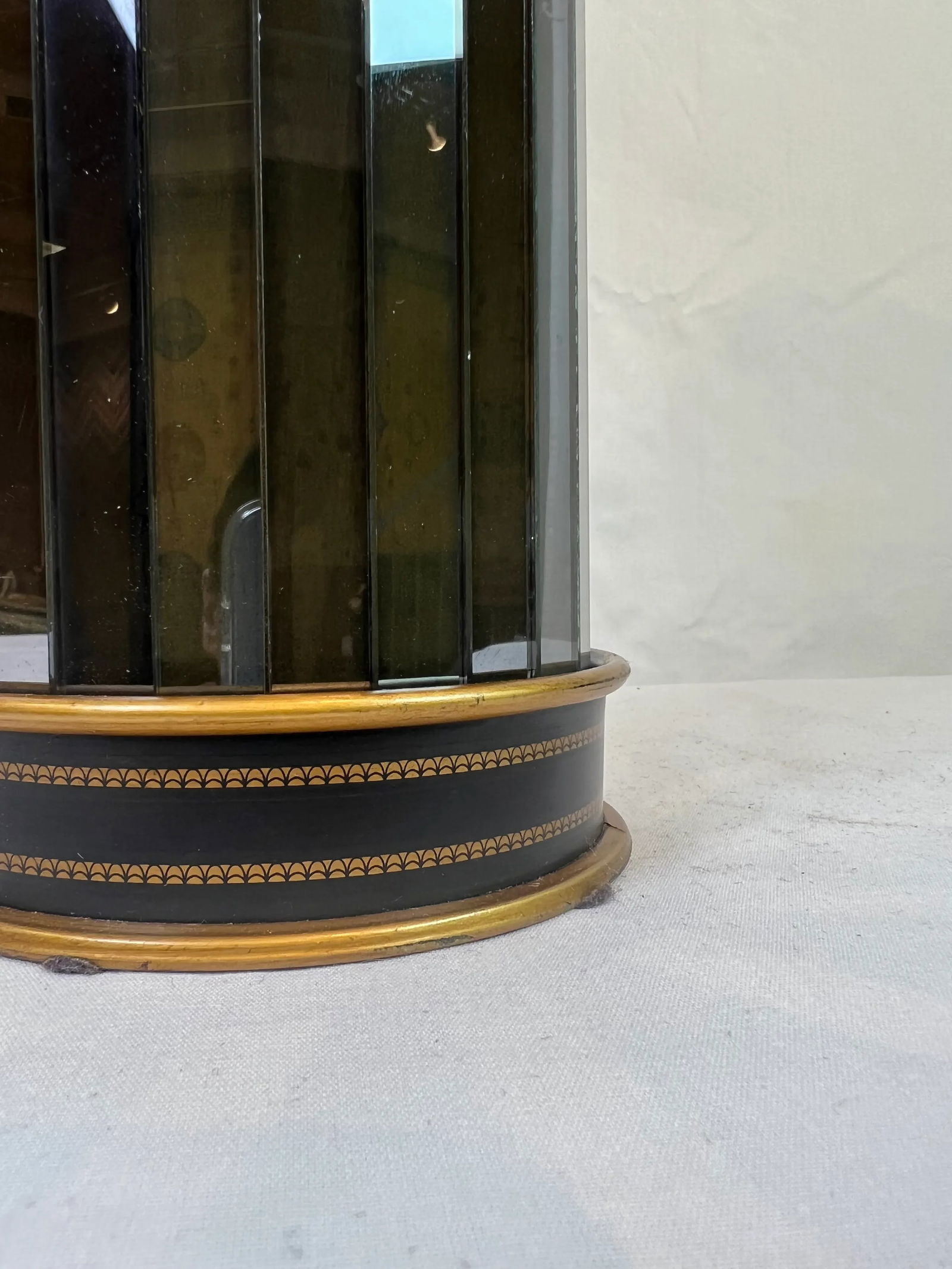 Italian Hand-Painted Tole Lamp Featuring Ebony Finish With Gold Accents and Mirrored Panels - 8