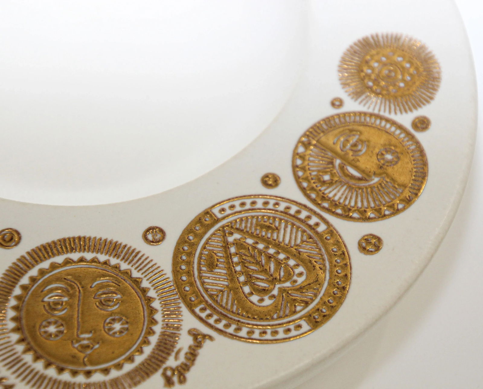 Georges Briard Midas Hyalyn Porcelain Ashtray with Gold Design - 12