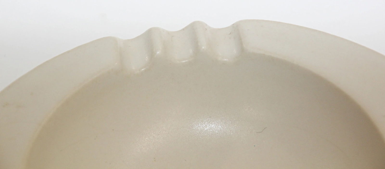 Georges Briard Midas Hyalyn Porcelain Ashtray with Gold Design - 2