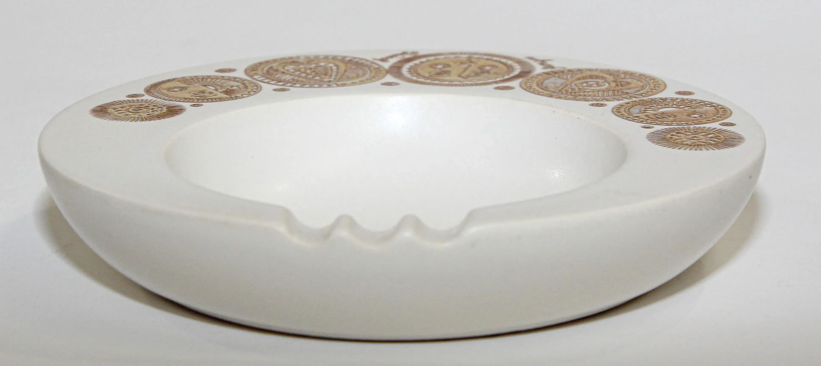 Georges Briard Midas Hyalyn Porcelain Ashtray with Gold Design - 7