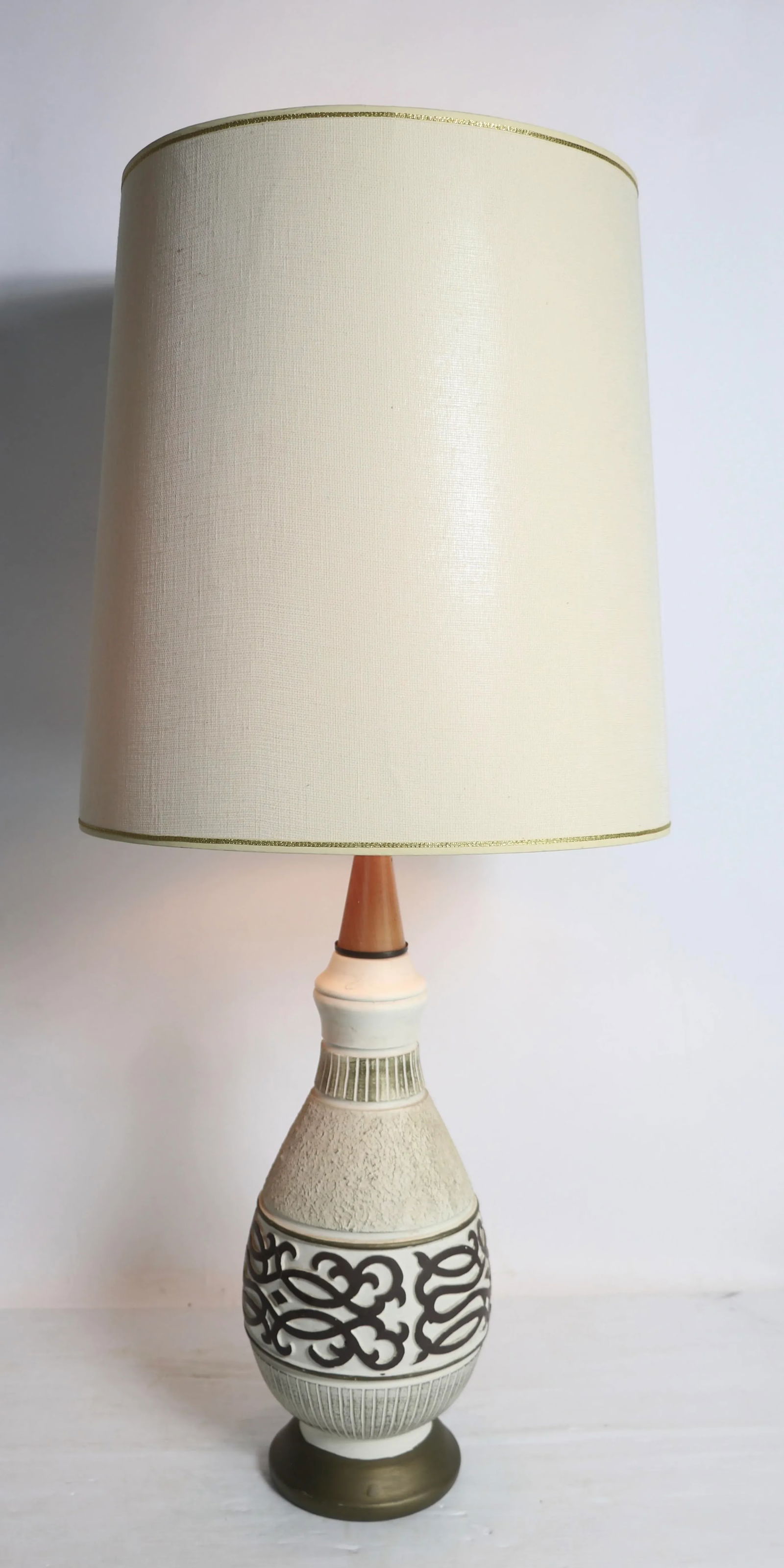 Ceramic Mid Century Table Lamp - 9