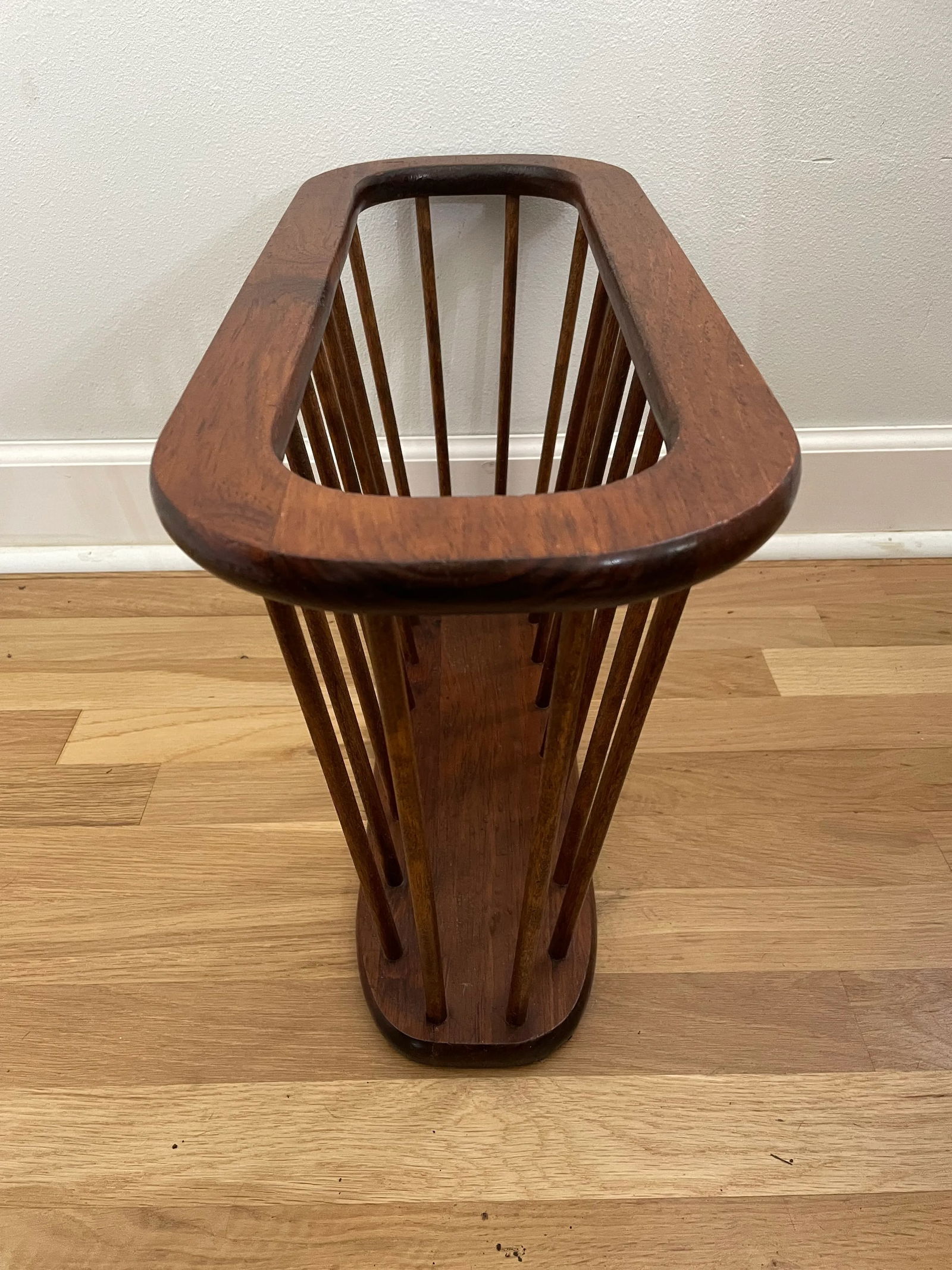 Vintage Cornwall Industries Mid Century Spindle Magazine Rack After Authur Umanoff - 2