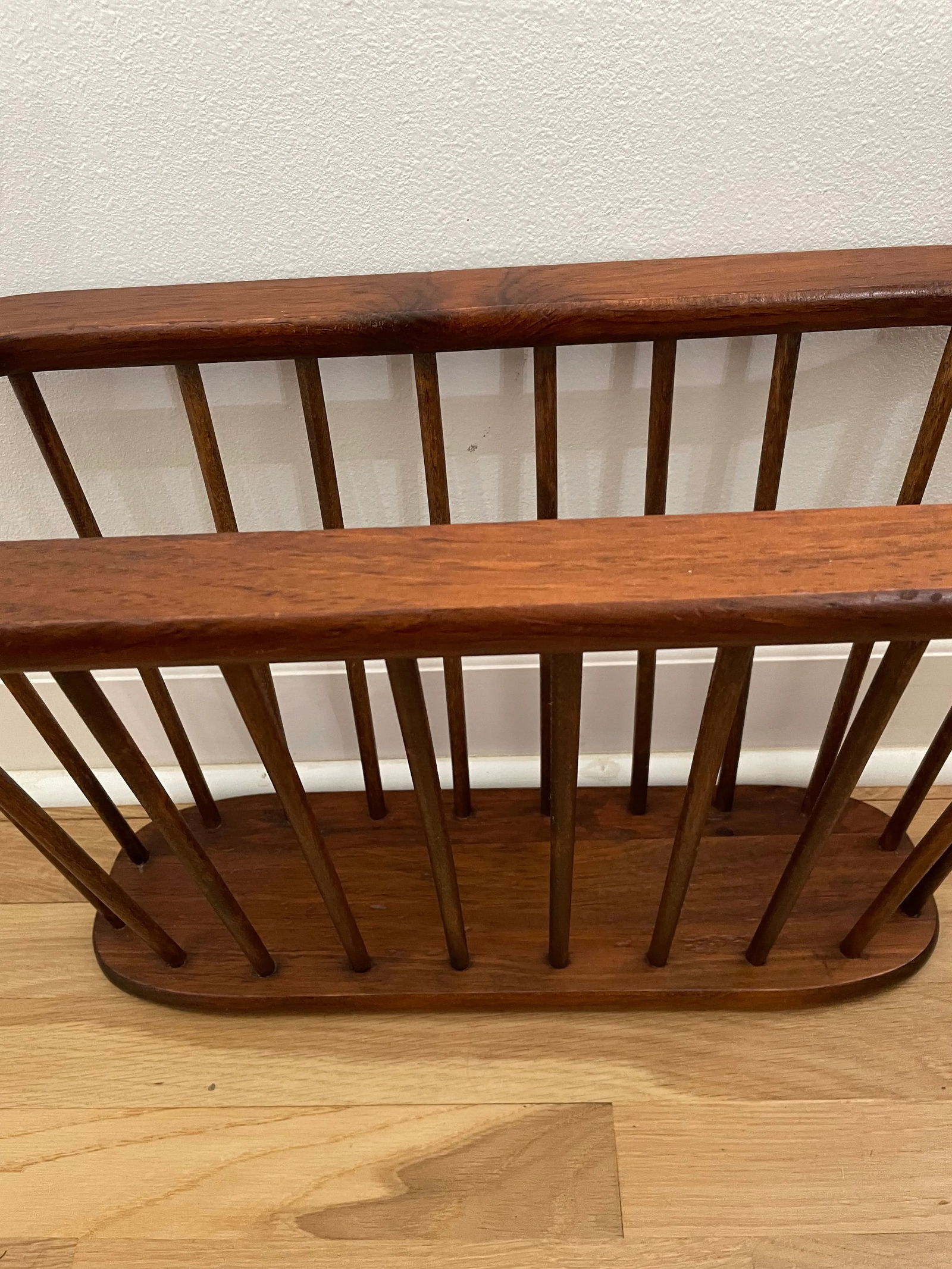 Vintage Cornwall Industries Mid Century Spindle Magazine Rack After Authur Umanoff - 3