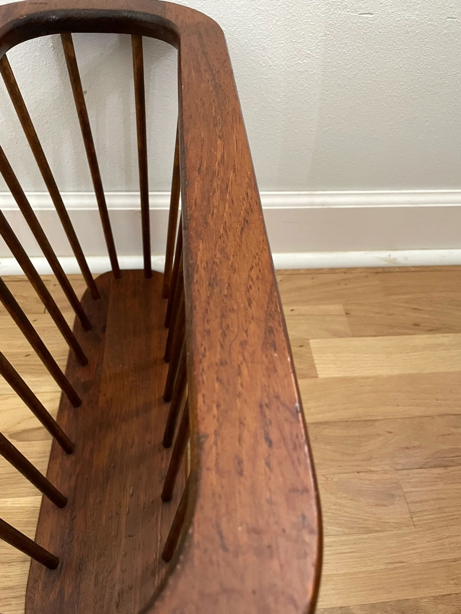 Vintage Cornwall Industries Mid Century Spindle Magazine Rack After Authur Umanoff - 4