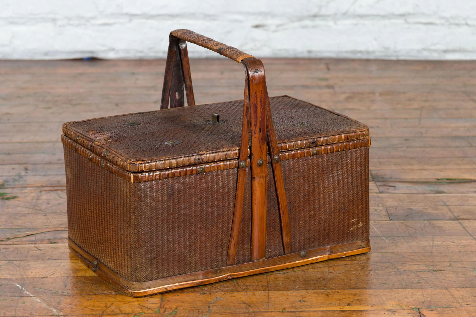 Chinese Early 20th Century Rattan Lunch Box with Tripartite Bamboo Handle - 10
