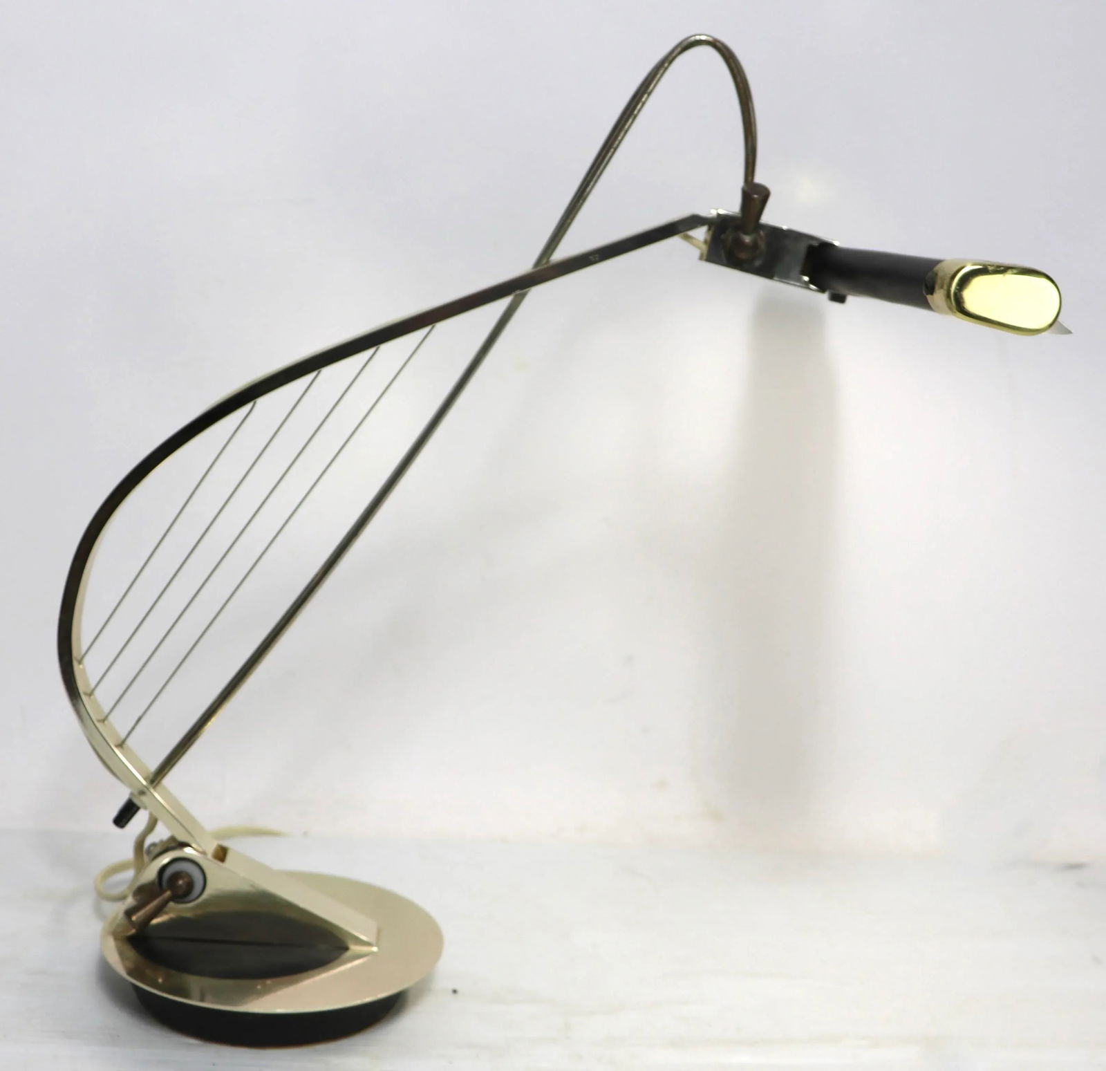 Adjustable Mid Century Harp Form Desk Lamp by Cannon Ca.1950's Made in Usa - 10