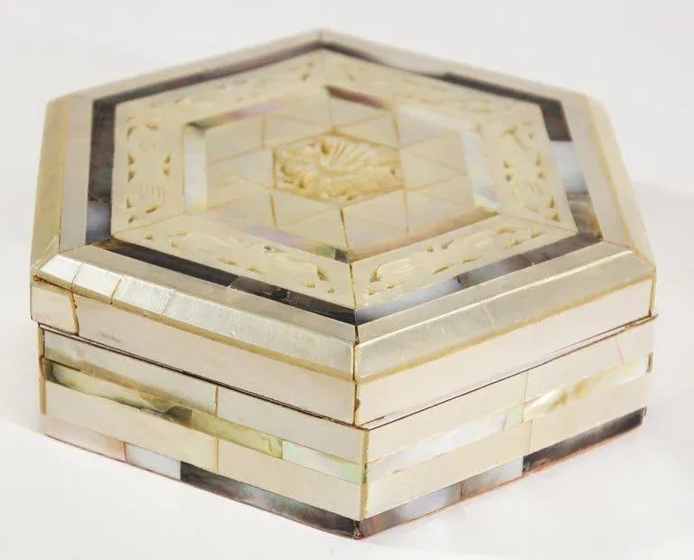 Mid 20th Century Handcrafted White Mother of Pearl Inlaid Moorish Octagonal Box - 6